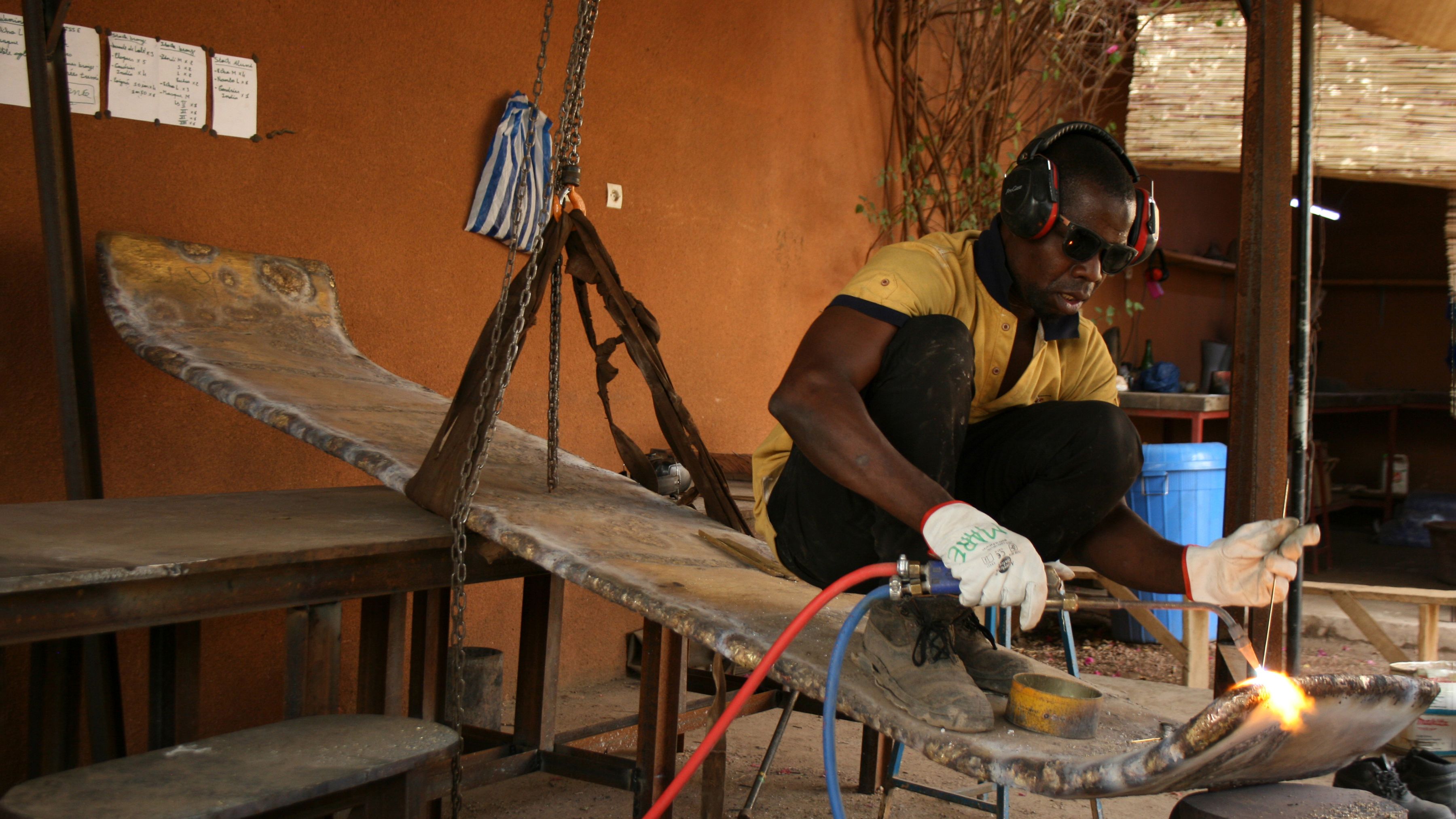 Maison Integre Ateliers Courbet Ambre Jarno Wend Panga Bench Burkina Faso Workshop