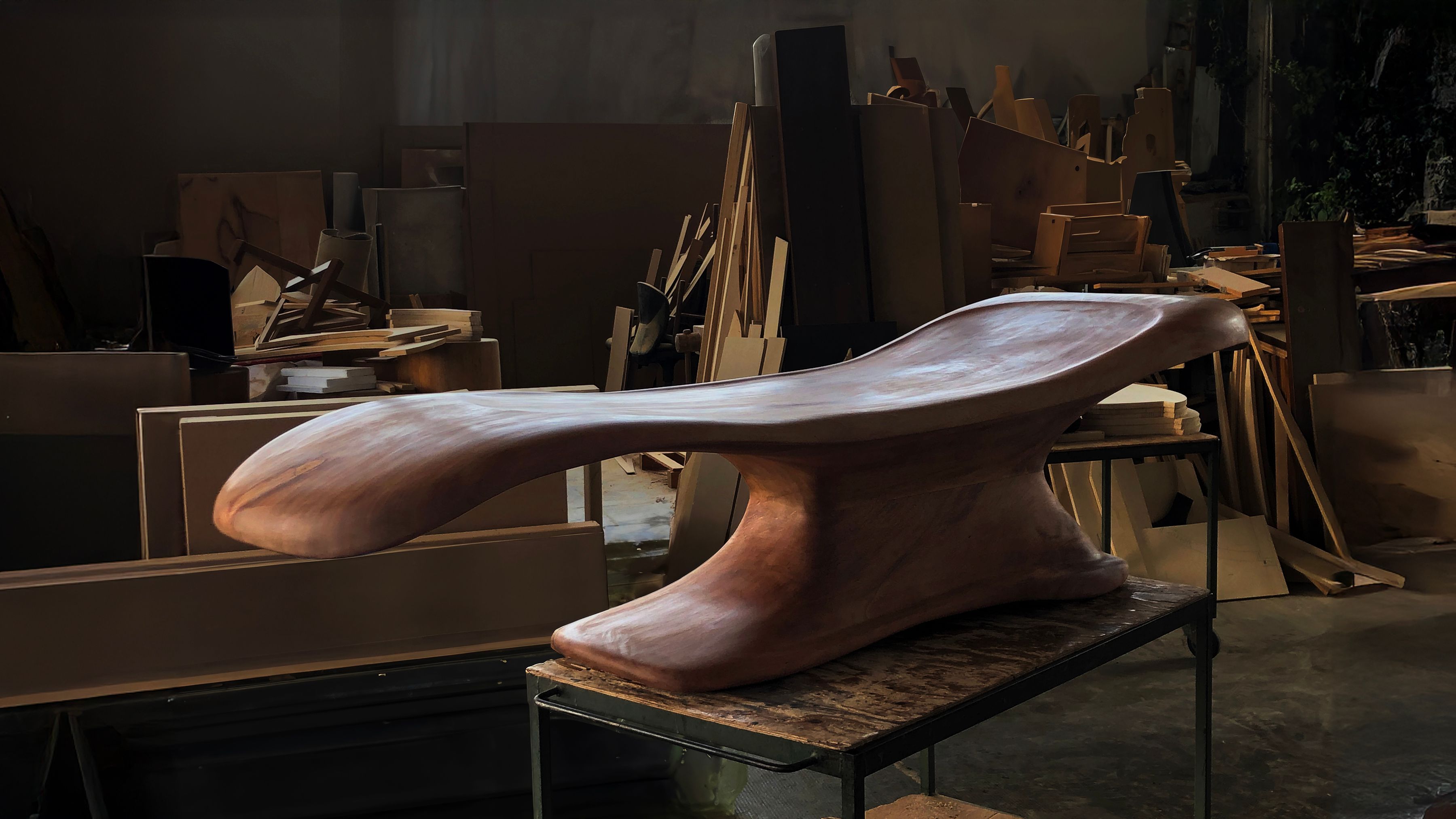 Ateliers Courbet: Mauro Mori Lingua Bench
