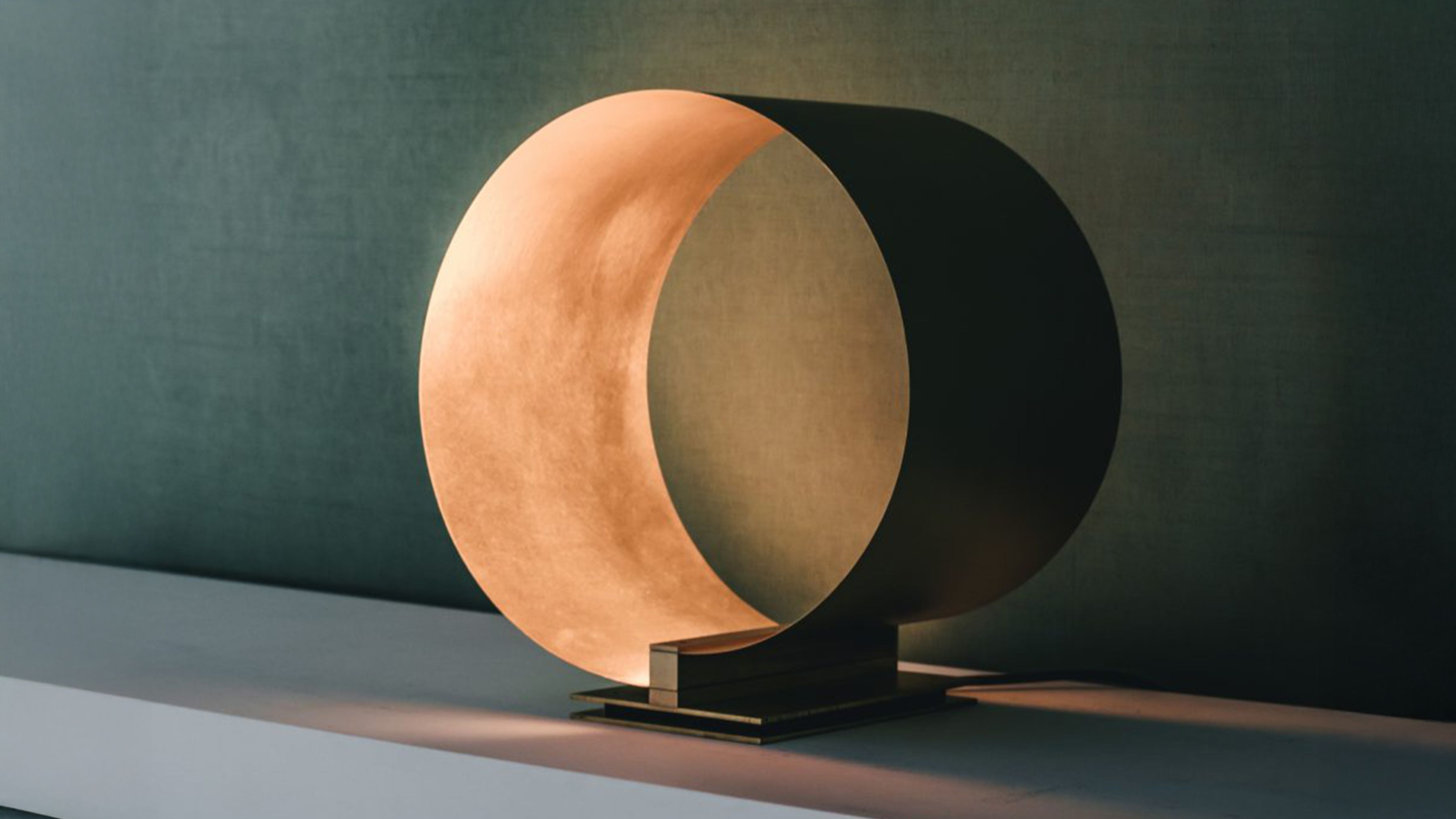 Hector Esrawe presents the Parabola Light I with Ateliers Courbet