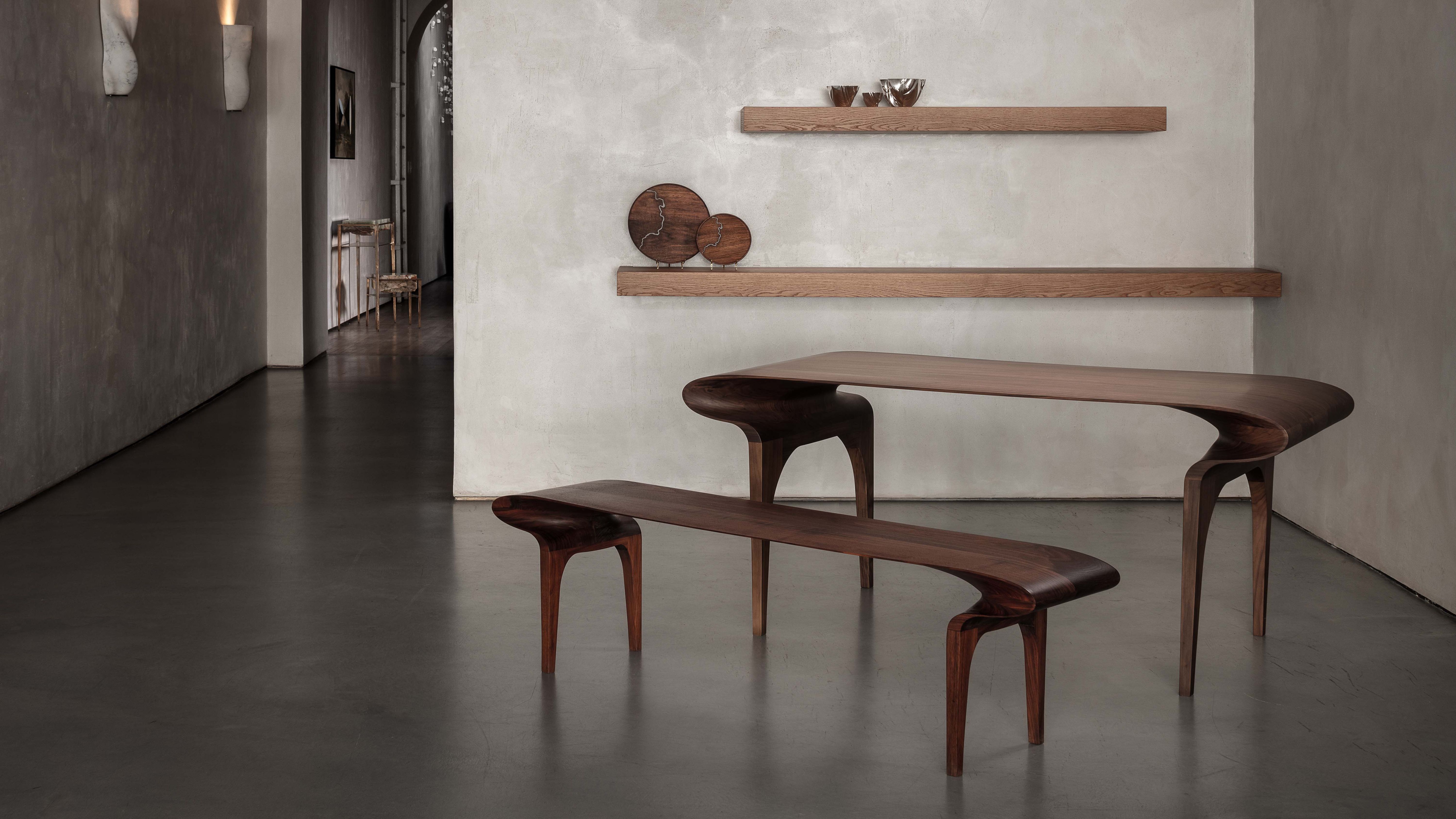 Bodo Sperlein and Ateliers Courbet present the Contour line bench hand-crafted in wood in Europe