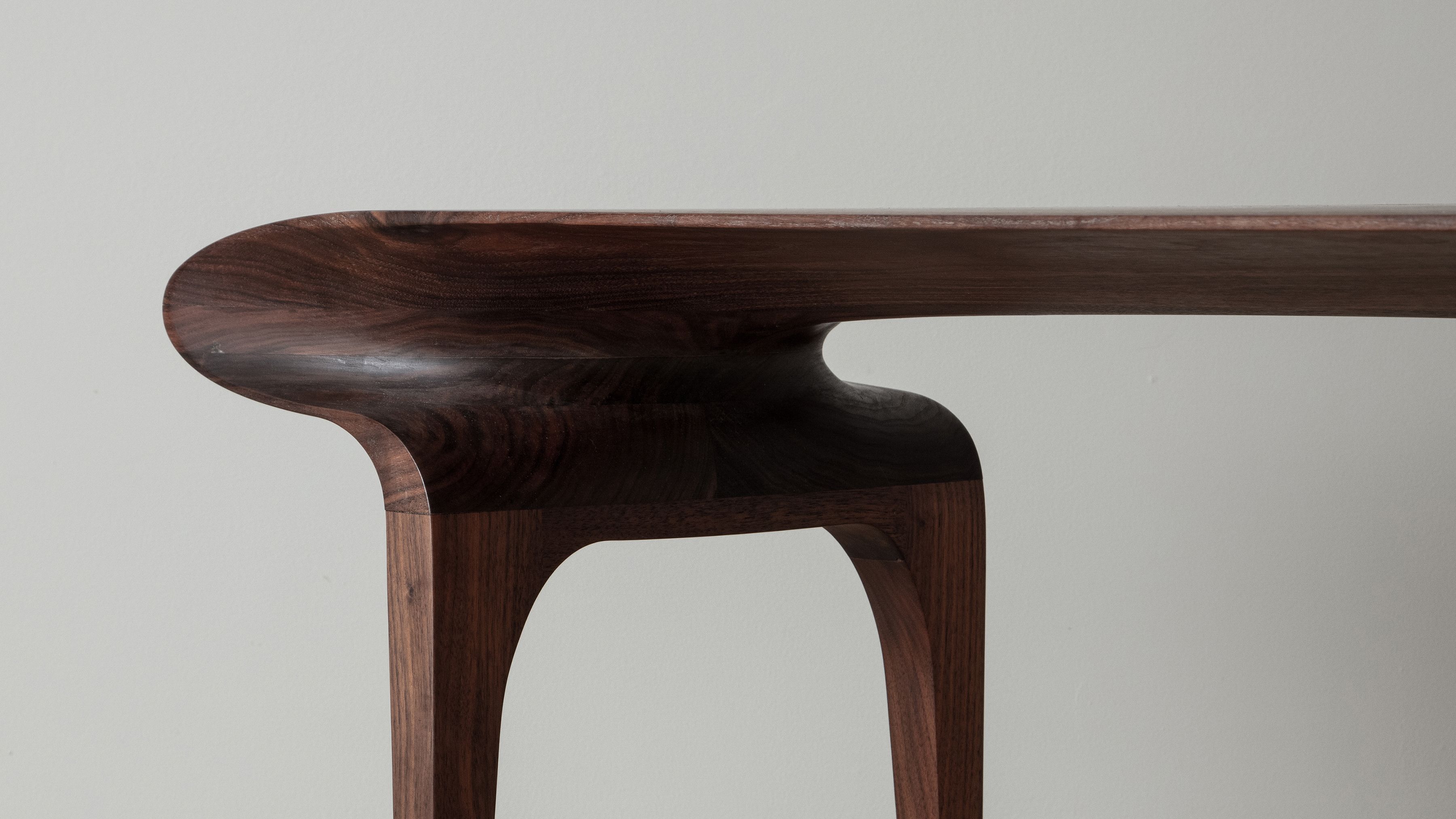 Bodo Sperlein and Ateliers Courbet present the Contour line bench hand-crafted in wood in Europe