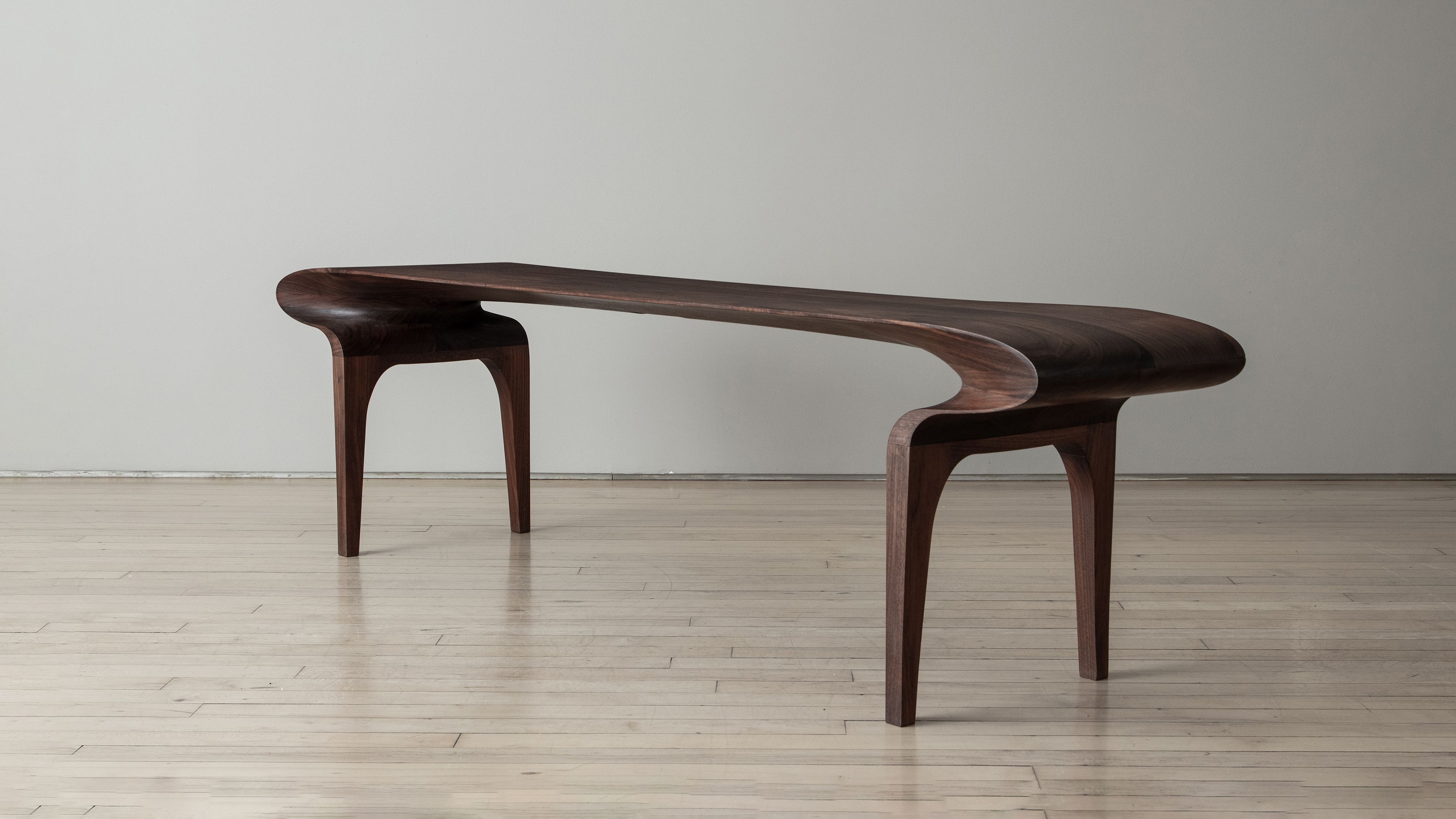Bodo Sperlein and Ateliers Courbet present the Contour line bench hand-crafted in wood in Europe
