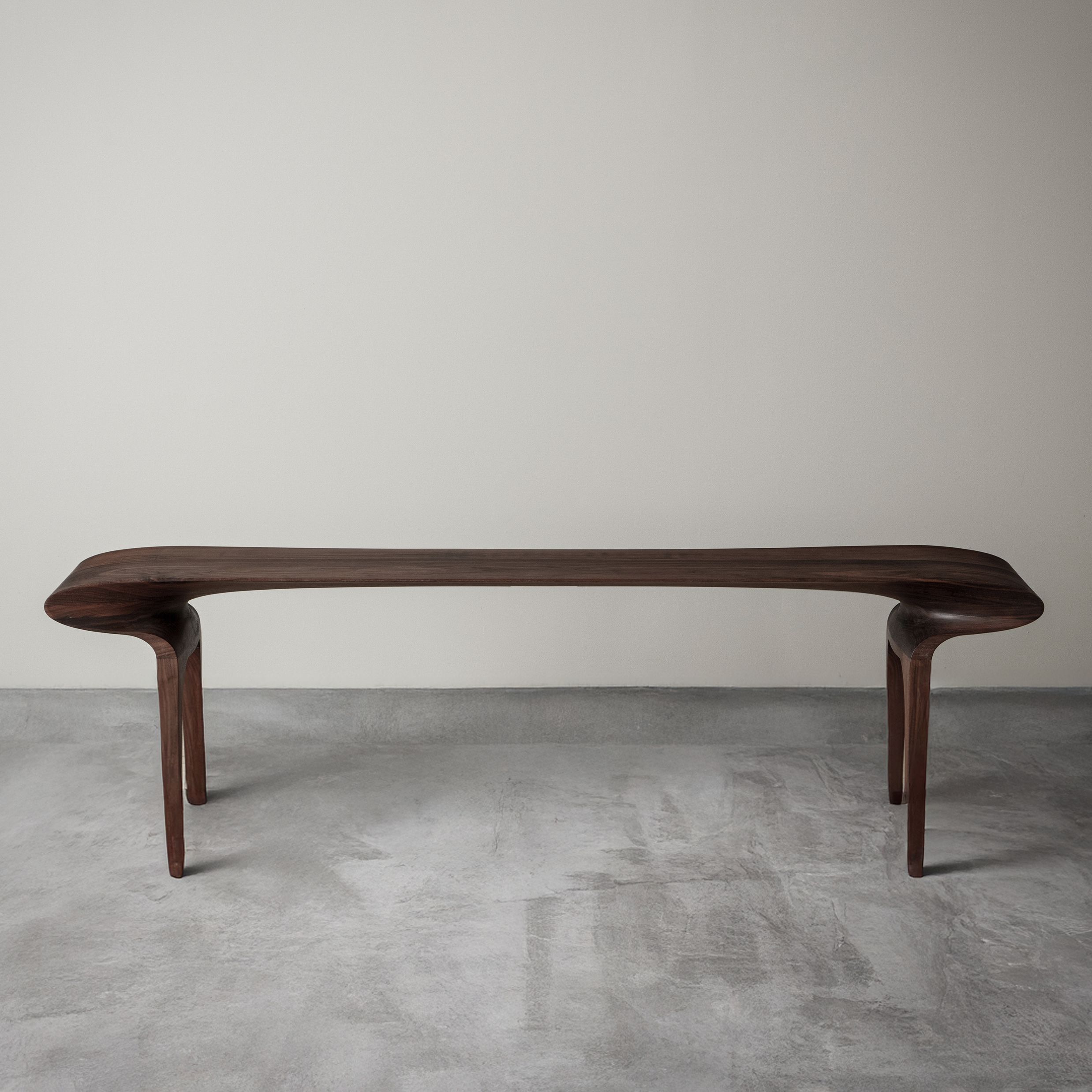 Bodo Sperlein and Ateliers Courbet present the Contour line bench hand-crafted in wood in Europe