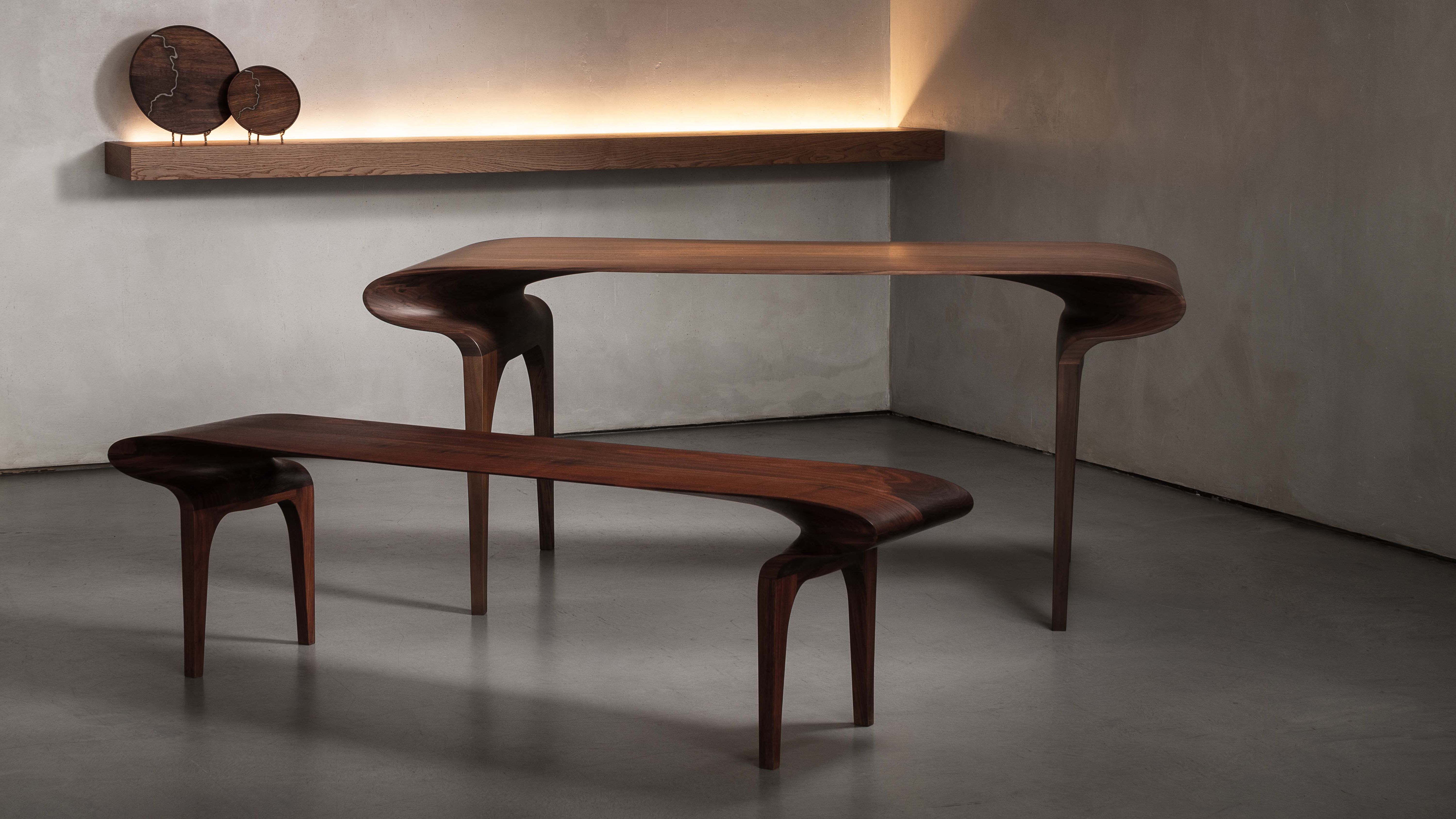 Bodo Sperlein and Ateliers Courbet present the Contour line bench hand-crafted in wood in Europe