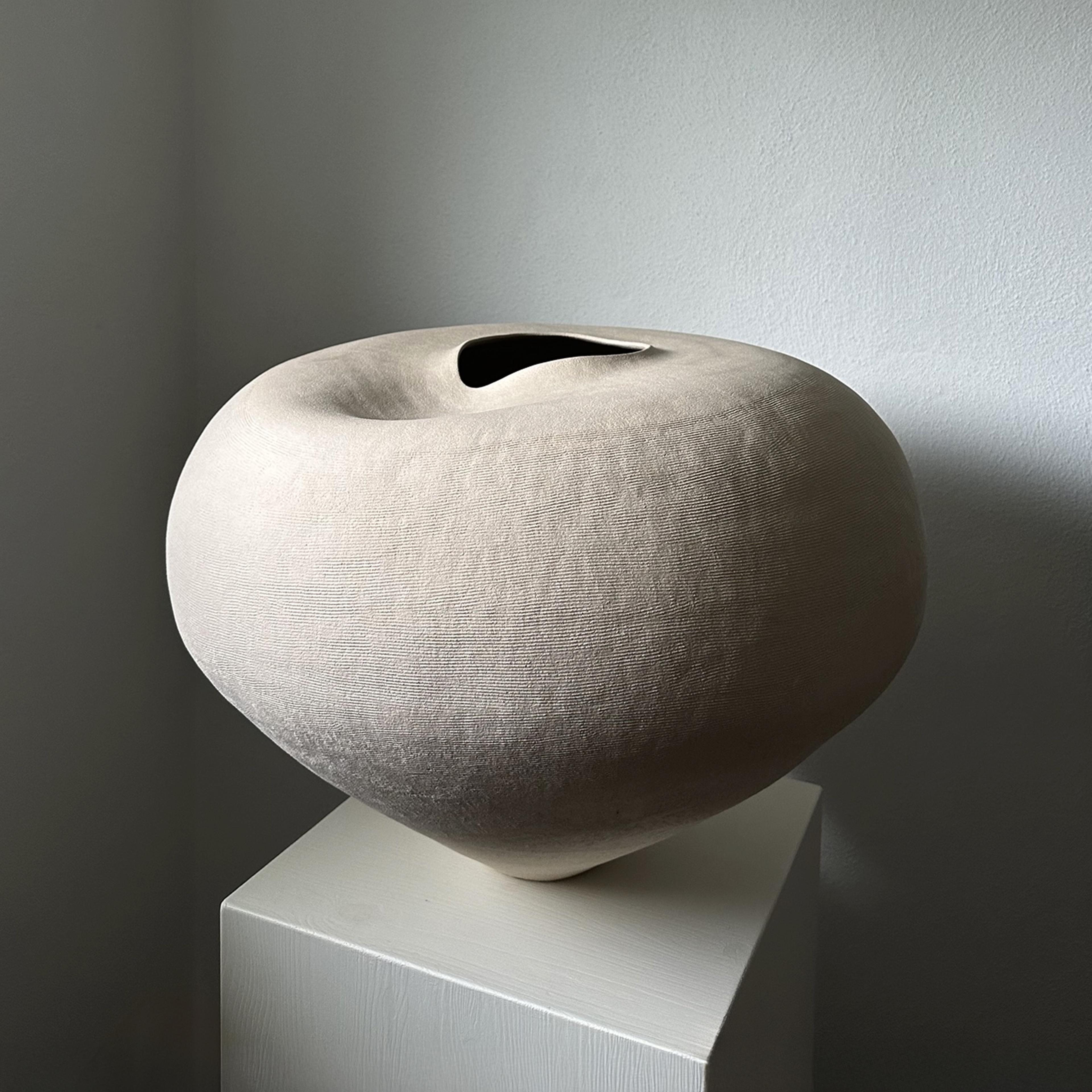 Emelie Abrahamsson Stoneware Ceramic at Ateliers Courbet