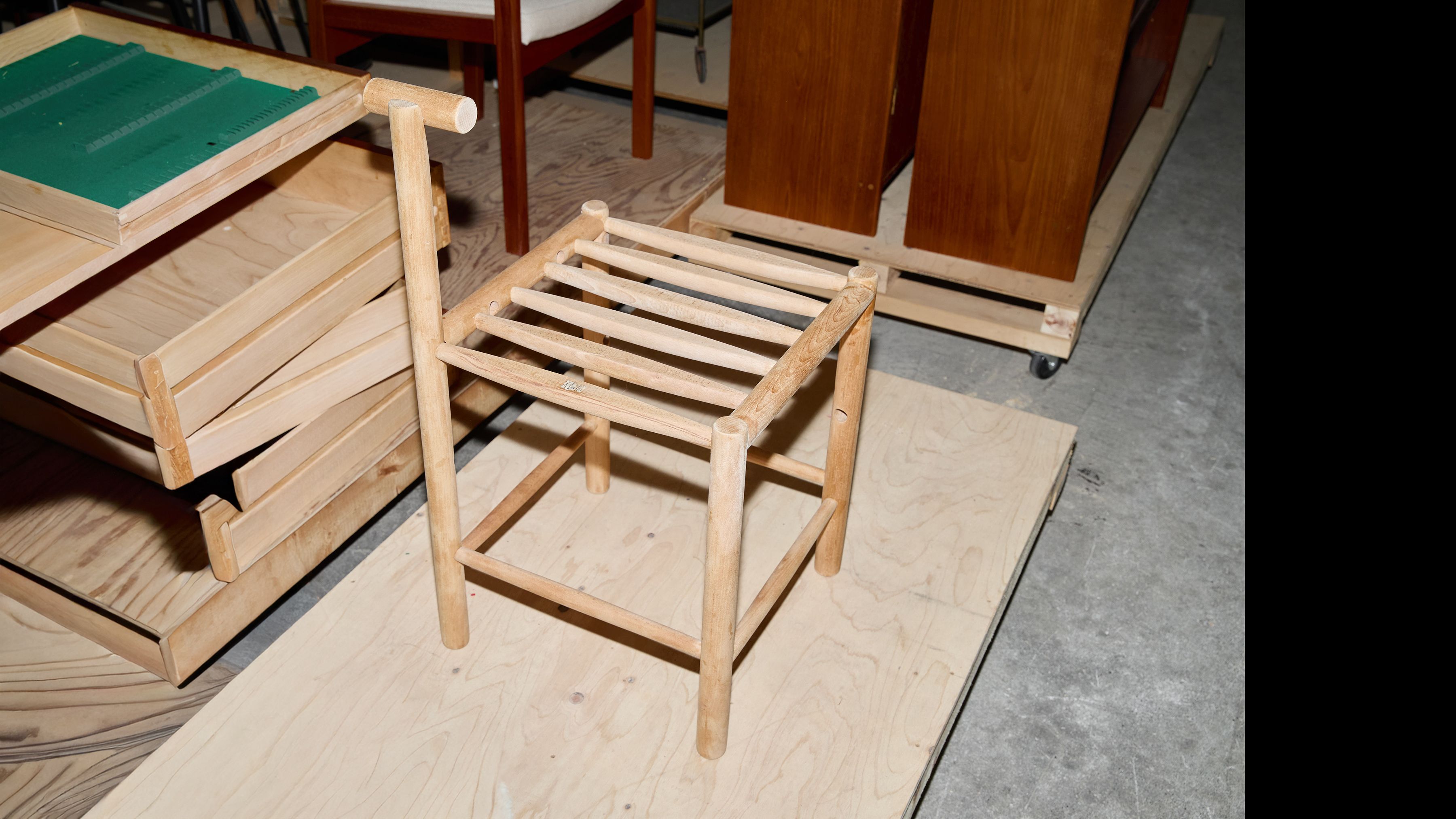 AtMa Ateliers Courbet Japanese Refurbished Wood Chair J39.5 Handle