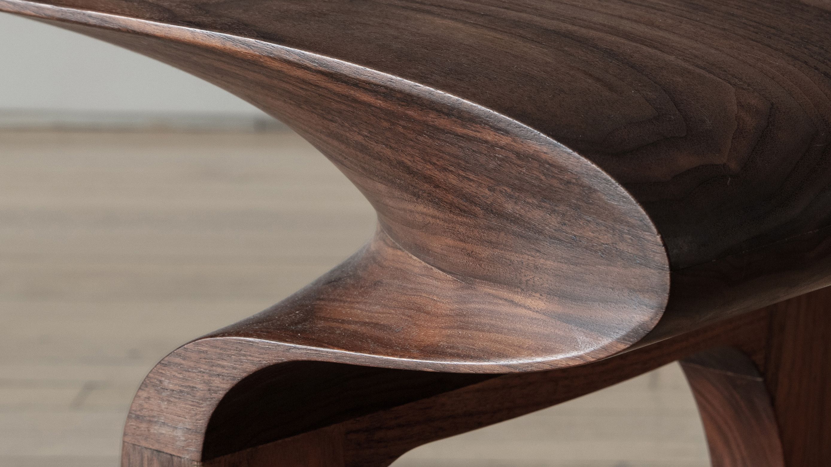 Bodo Sperlein and Ateliers Courbet present the Contour line bench hand-crafted in wood in Europe