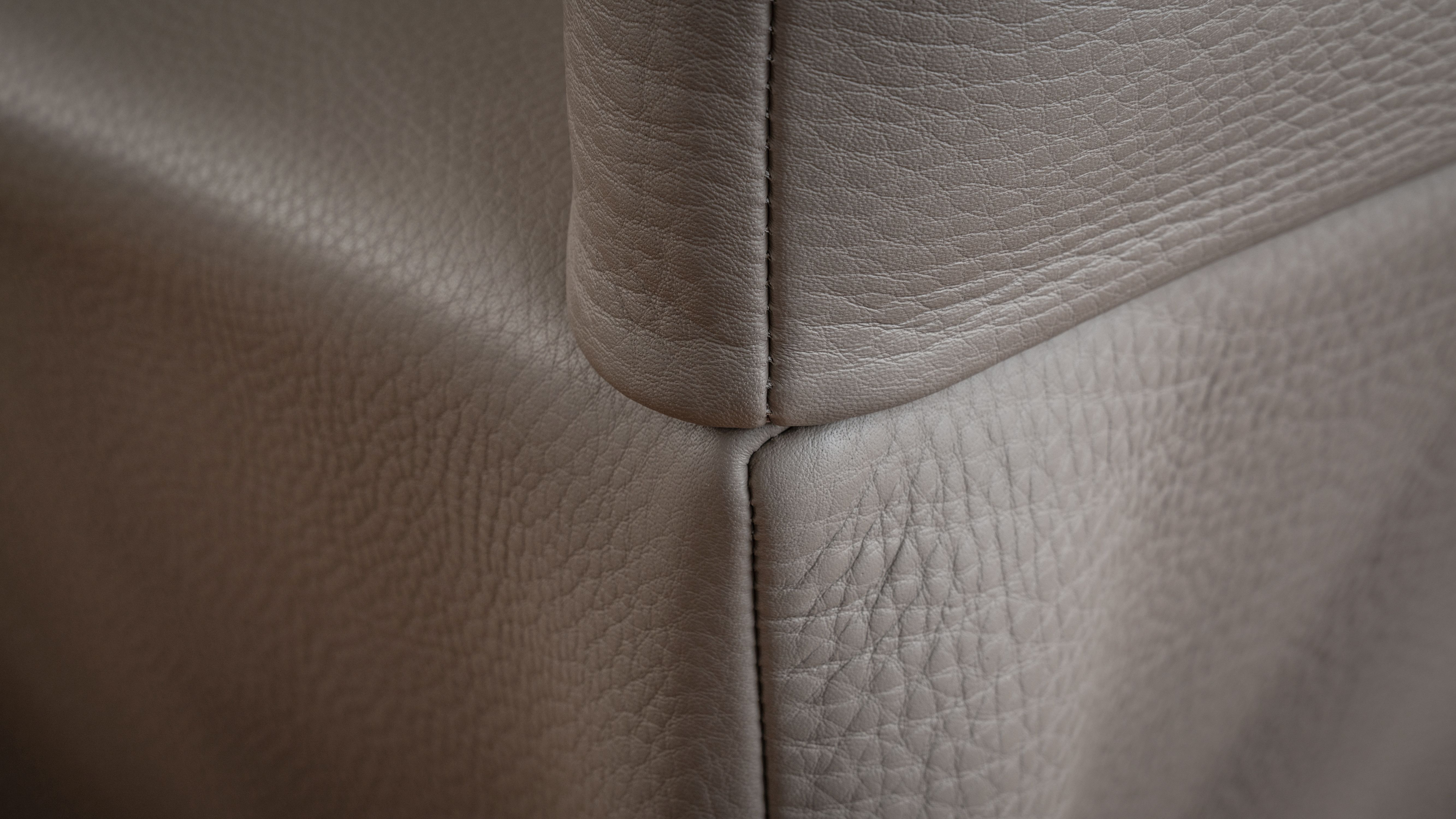 Ateliers Courbet presents Philippe Peres Editions and its collection of Cornette Chair designed by Martin Szekely