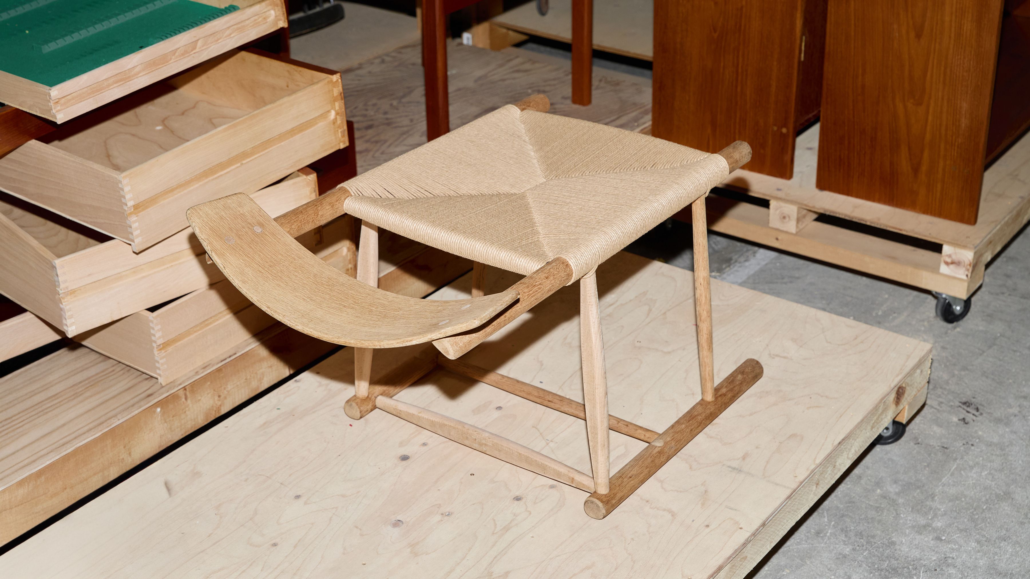 AtMa Ateliers Courbet Japanese Refurbished Wood Chair J39.5 Side Table