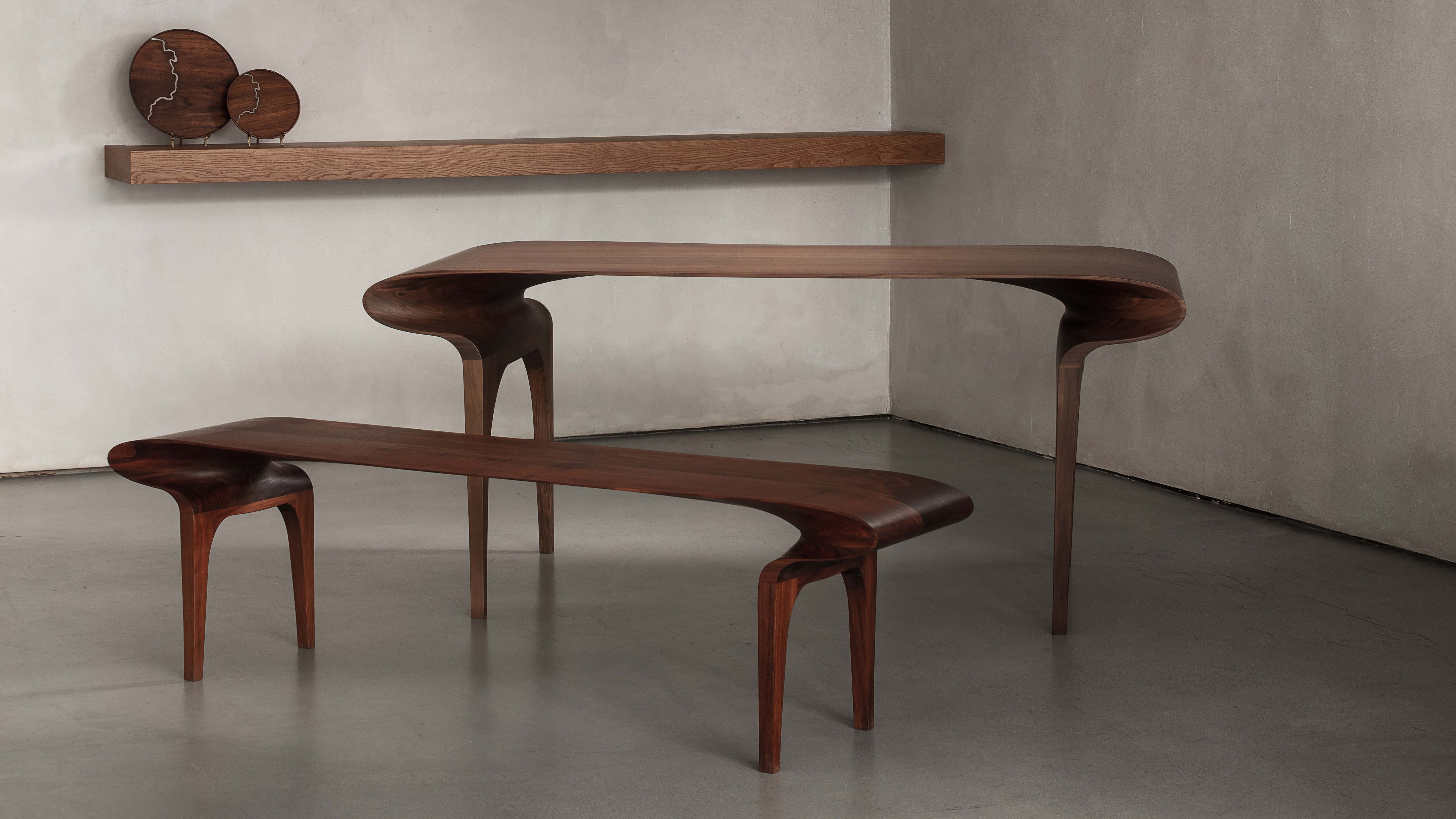 Bodo Sperlein and Ateliers Courbet present the Contour line bench hand-crafted in wood in Europe
