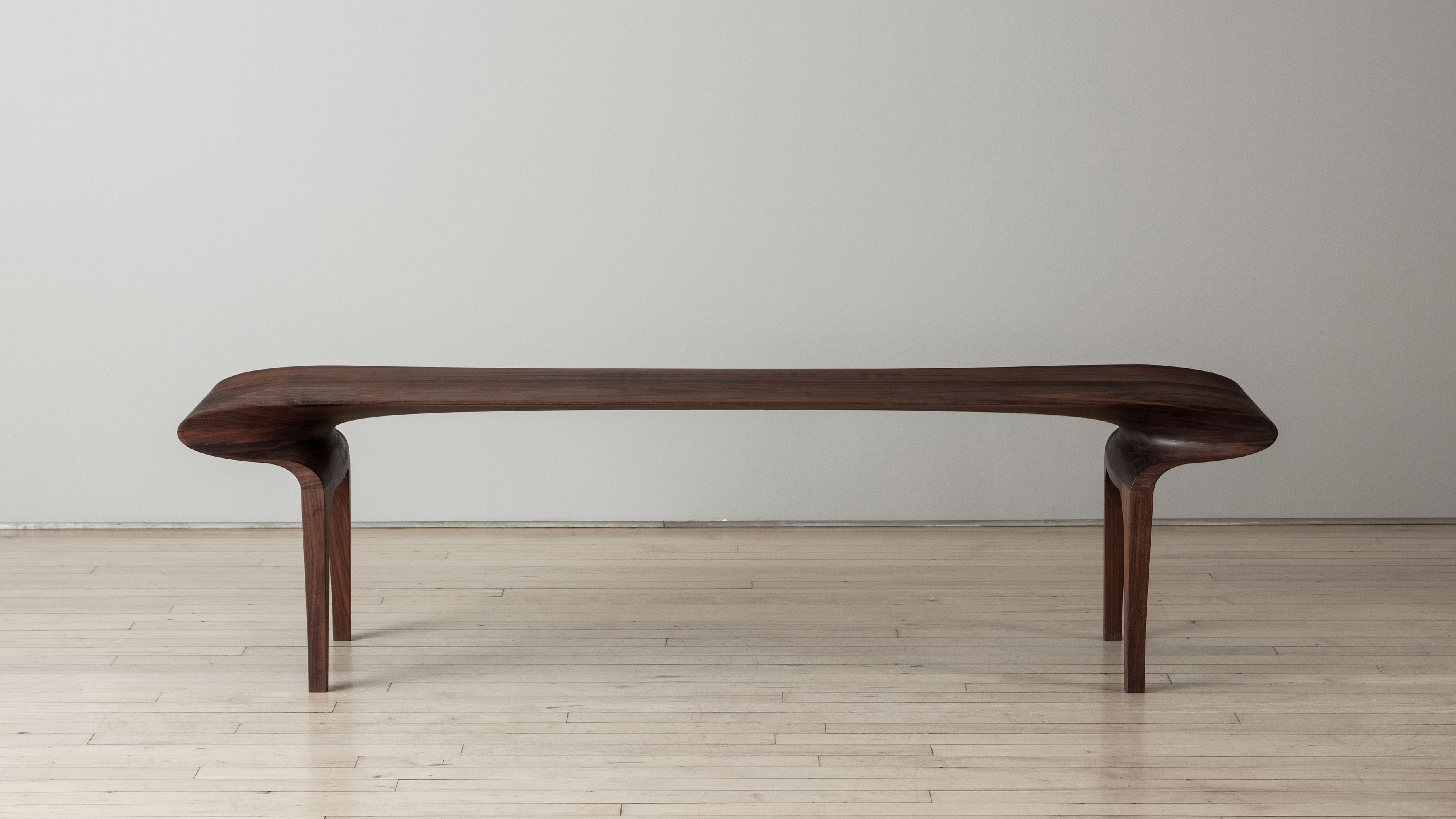 Bodo Sperlein and Ateliers Courbet present the Contour line bench hand-crafted in wood in Europe