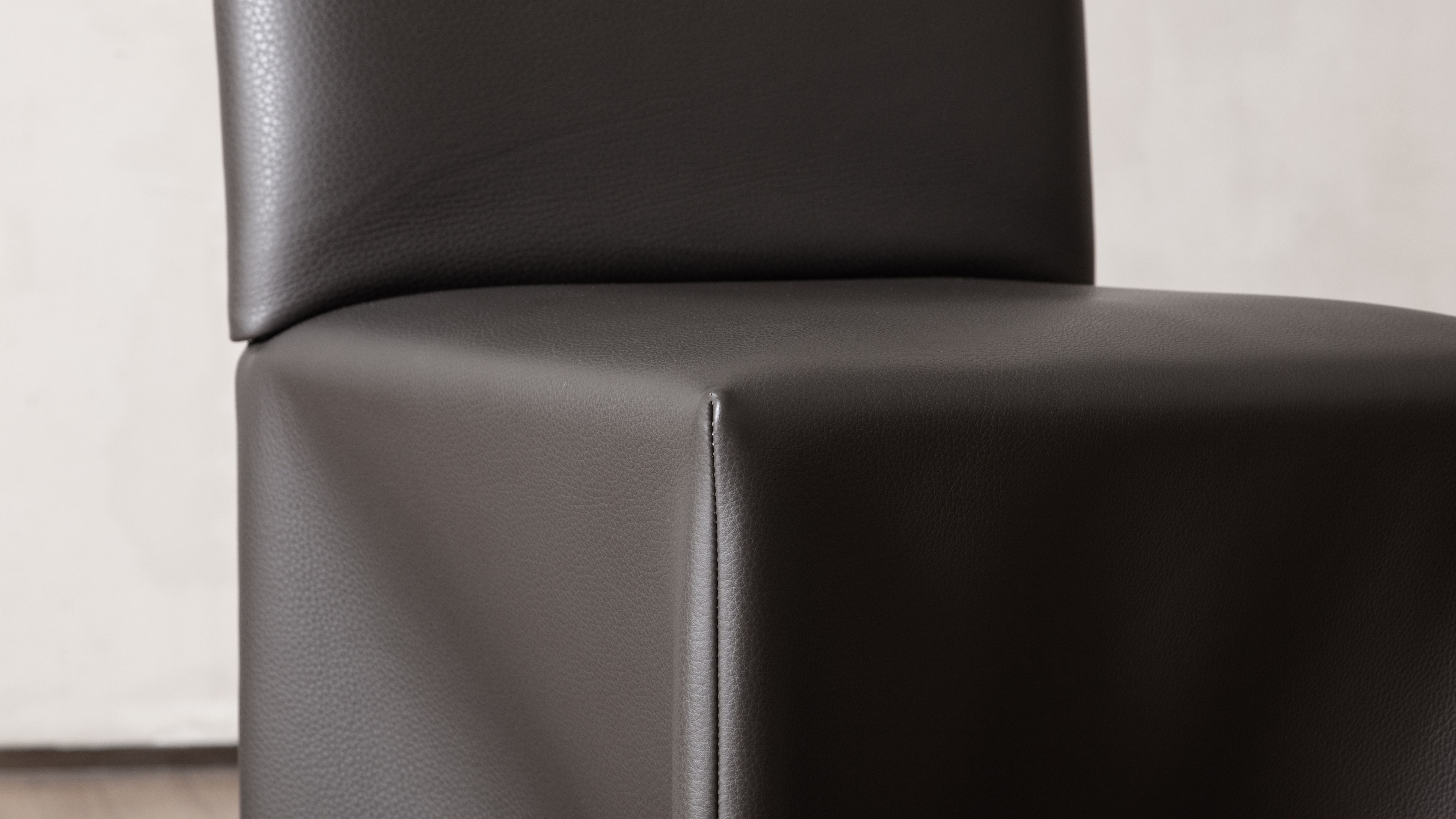 Ateliers Courbet presents Philippe Peres Editions and its collection of Cornette Chair designed by Martin Szekely
