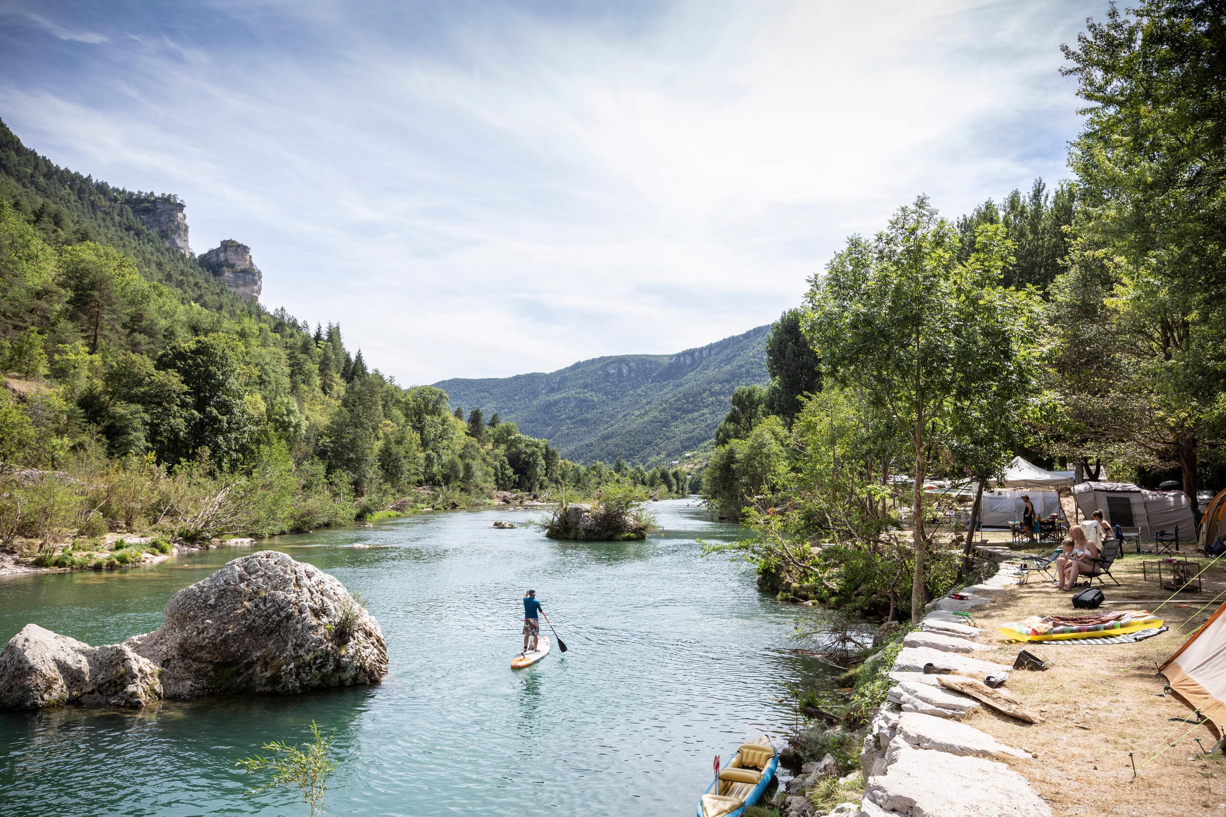 Camping huttopia en bord de rivière