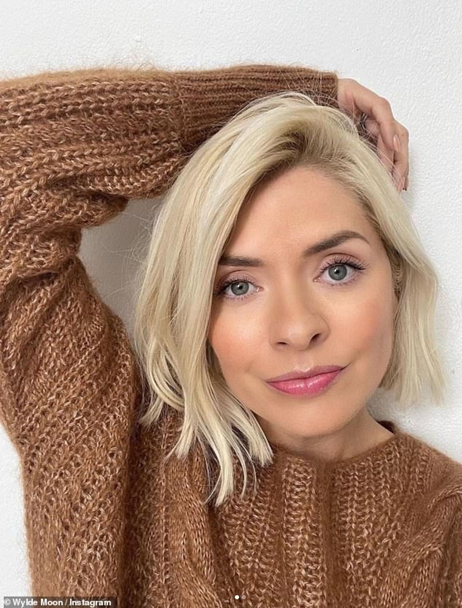Holly Willoughby is looking amazing in her 40s
