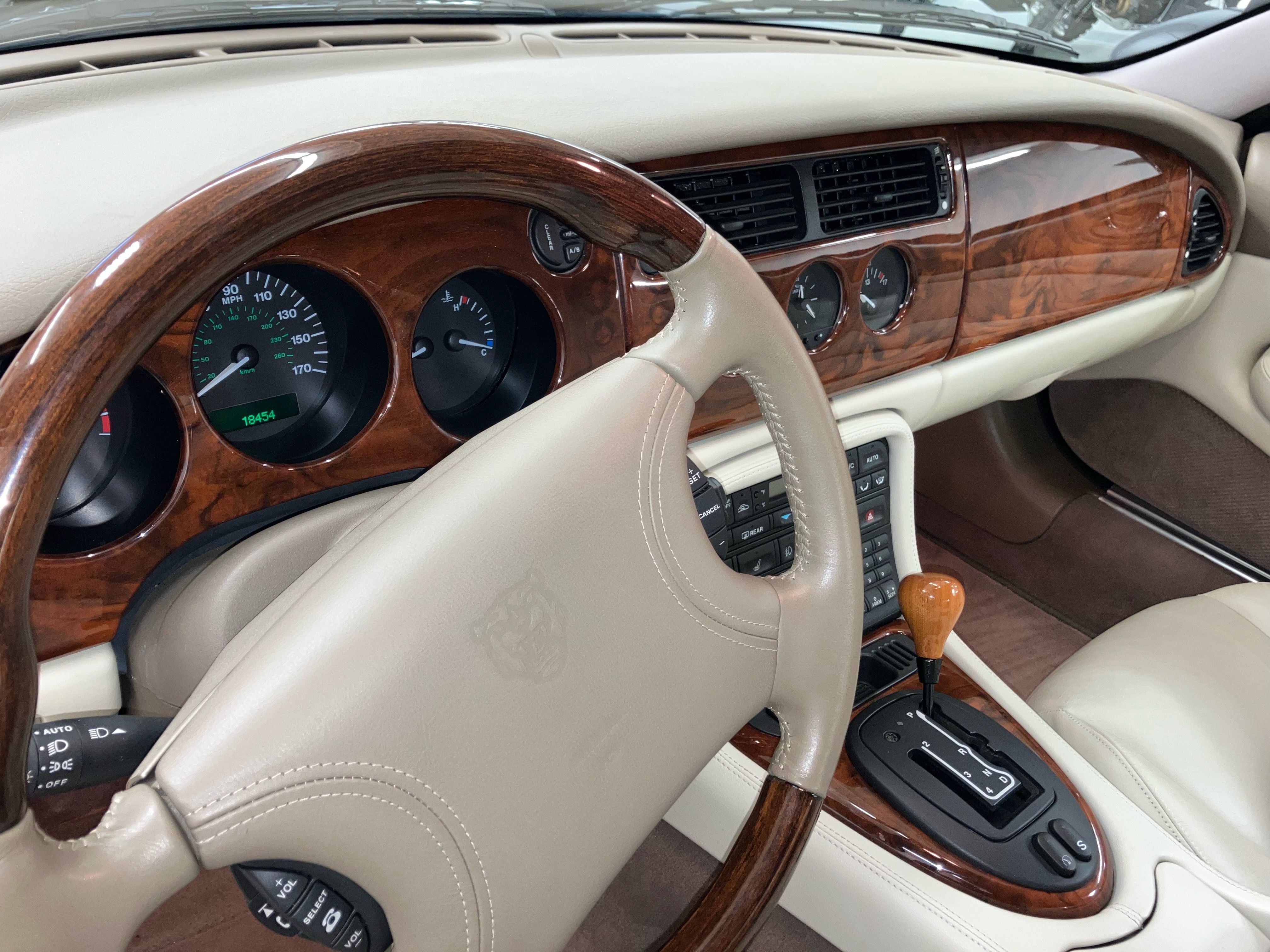 2000 Jaguar XK Series XK8 Convertible - Photo 6