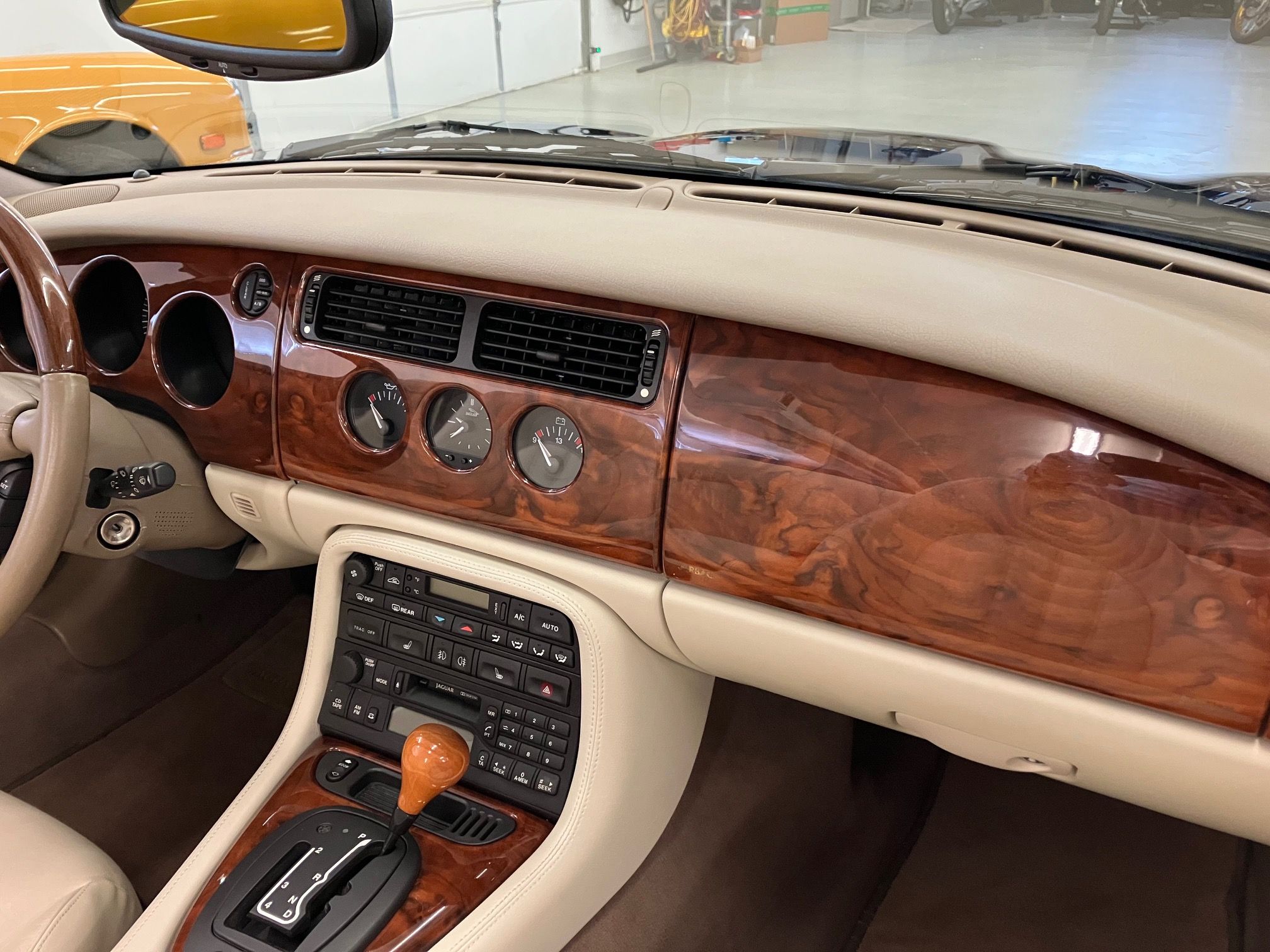2000 Jaguar XK Series XK8 Convertible - Photo 11