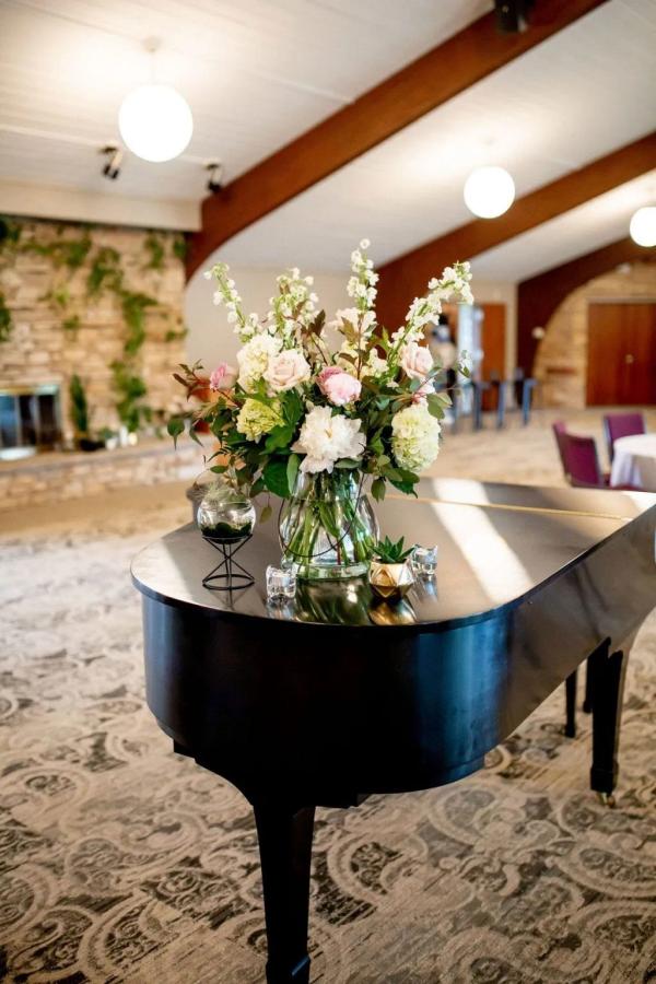 Adam & Tori wedding photography — Garden of Grace floral portfolio