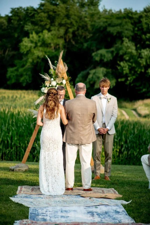 Nathaniel & Bailee wedding photography — Garden of Grace floral portfolio