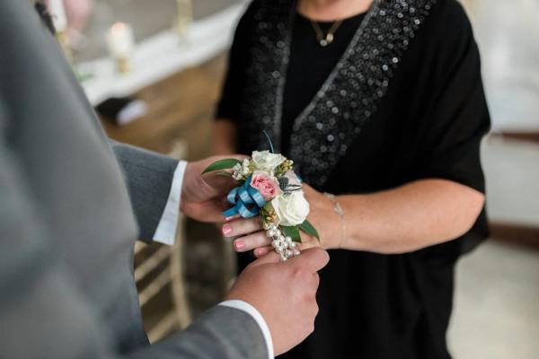 Isaac and Katrina wedding photography — Garden of Grace floral portfolio