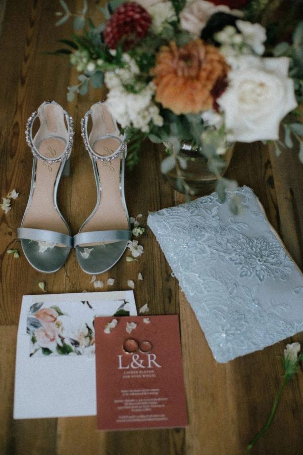 Lauren & Ryan wedding photography — Garden of Grace floral portfolio