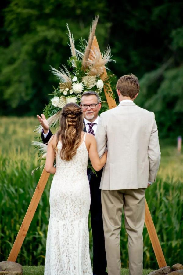 Nathaniel & Bailee wedding photography — Garden of Grace floral portfolio