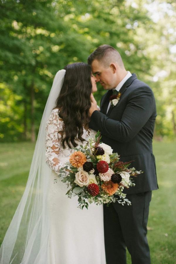 Lauren & Ryan wedding photography — Garden of Grace floral portfolio