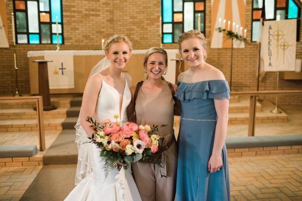 Ian and McKinna wedding photography — Garden of Grace floral portfolio