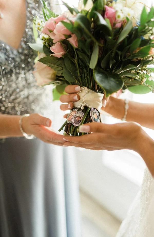 Isaac and Katrina wedding photography — Garden of Grace floral portfolio