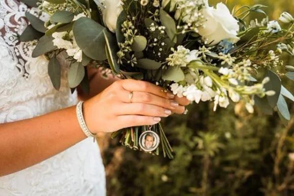 Trevor & Madison wedding photography — Garden of Grace floral portfolio