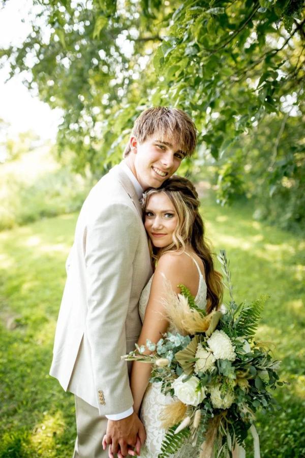 Nathaniel & Bailee wedding photography — Garden of Grace floral portfolio