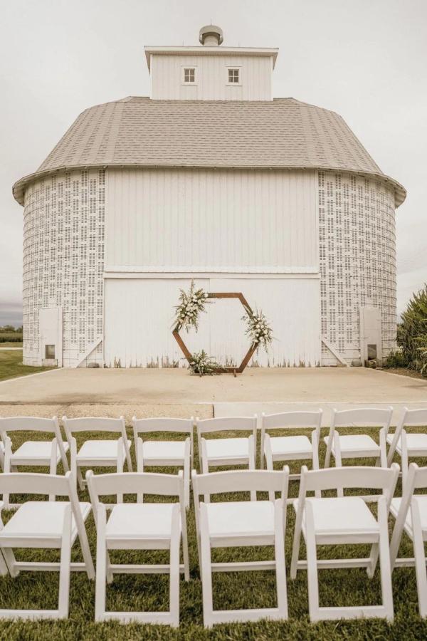 Drew and Amber wedding photography — Garden of Grace floral portfolio