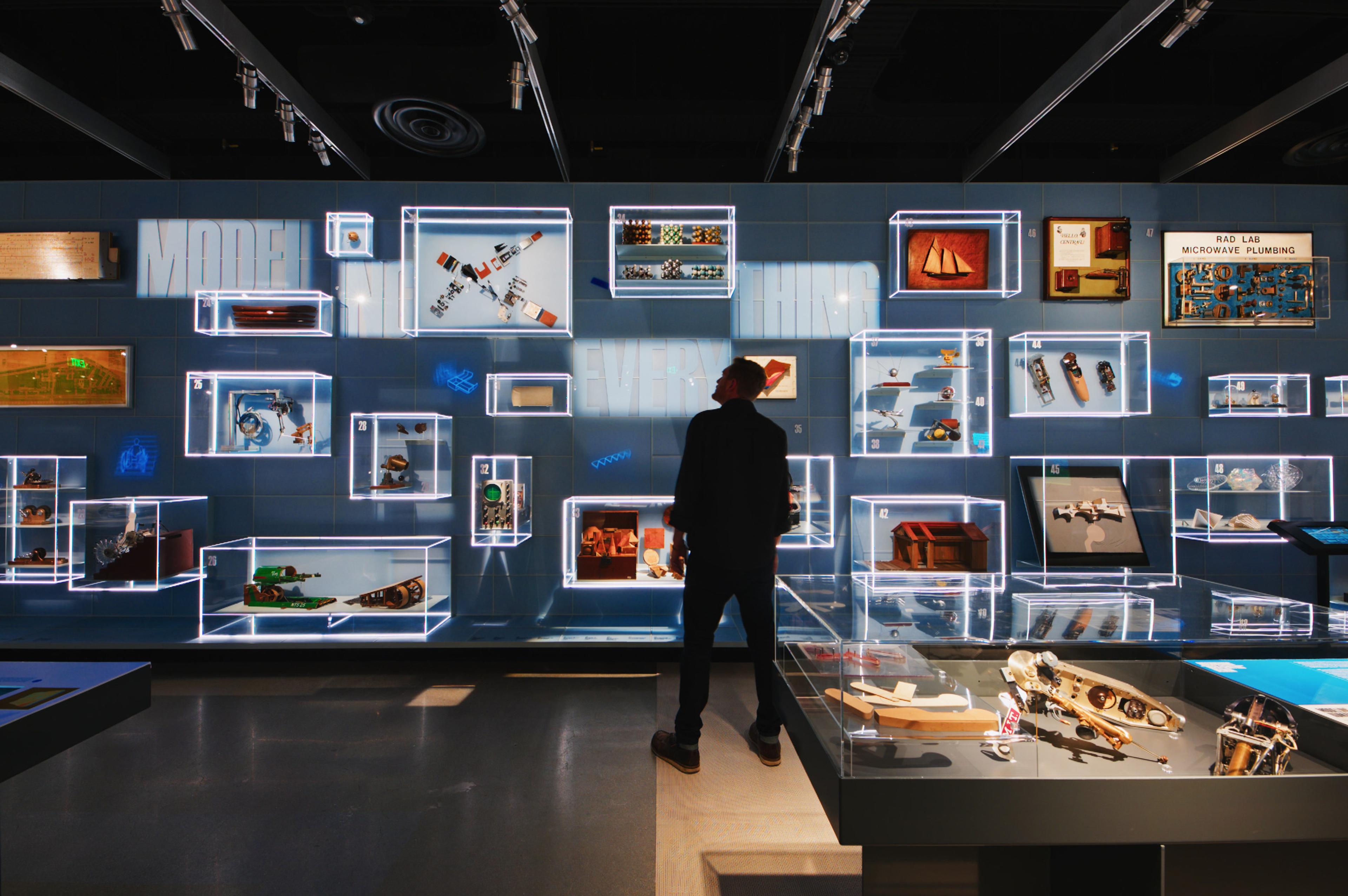 Showcasing key items from 1.5 million scientific objects, the model wall uses motion graphics to animate models. Visitors can use digital key stations to learn more.