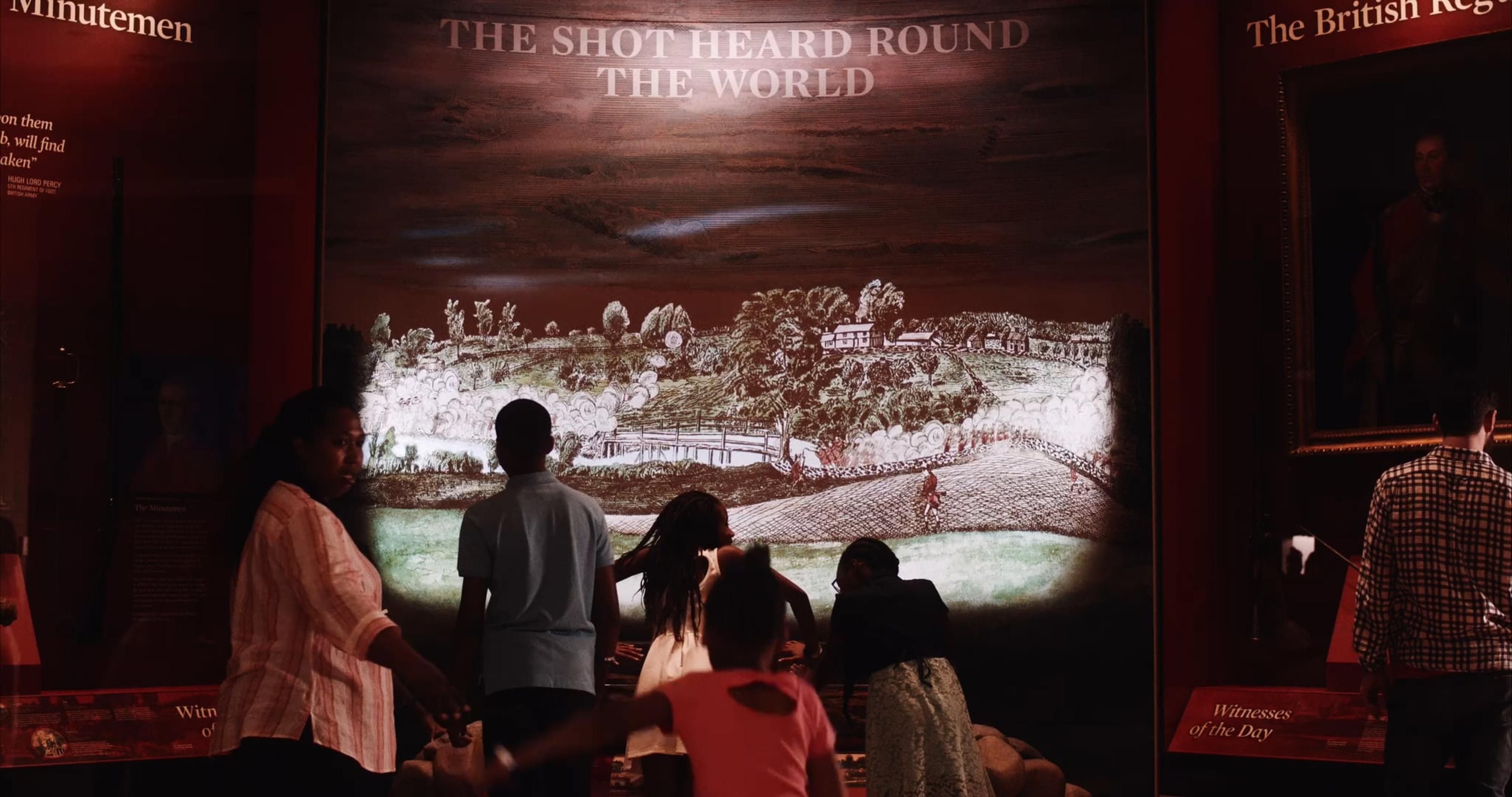 Projections and animations add immersive context, with battles and quotes enriching the visitor journey.