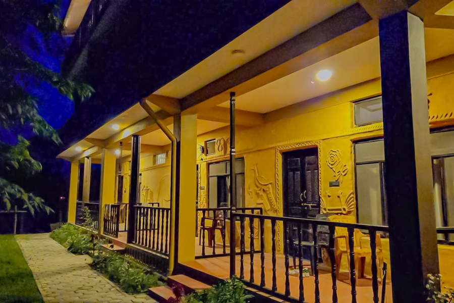 babai outback loadge at night