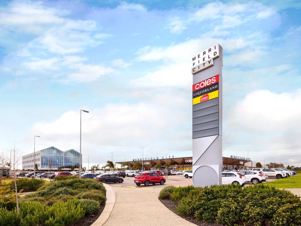 Merrifield perimeter pylon sign