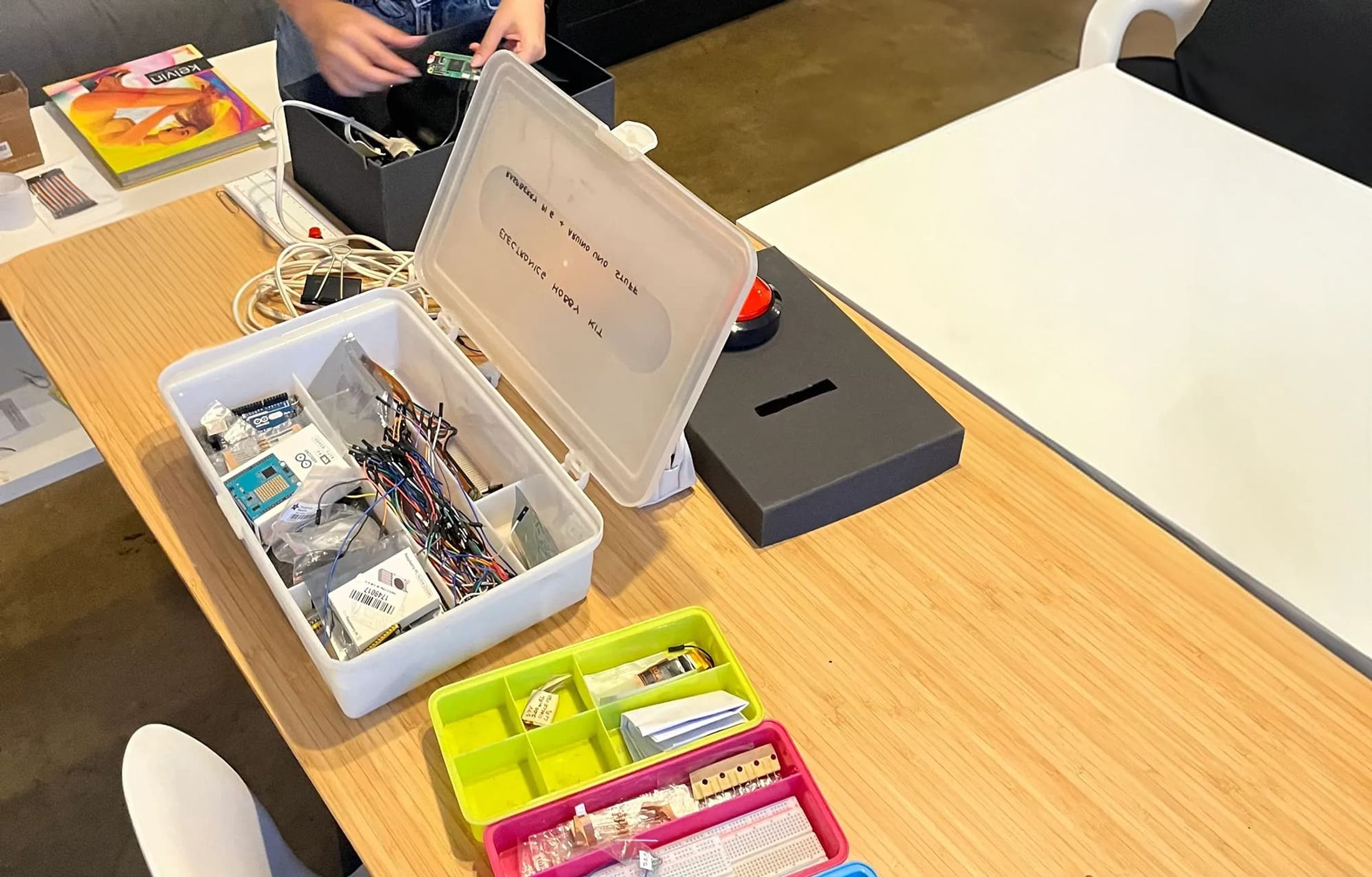 Peek behind the scenes: a Raspberry Pi makes it all work.