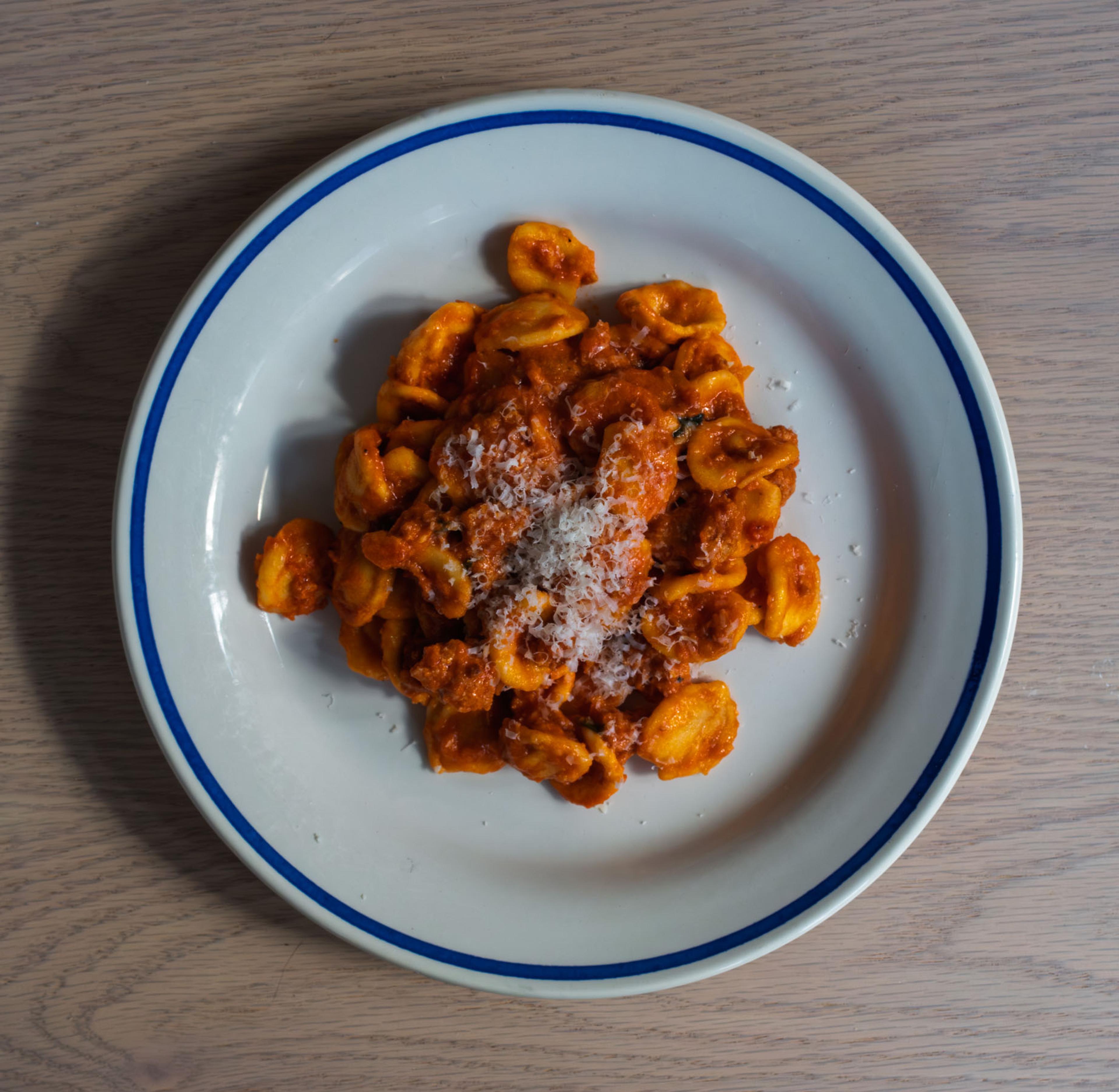 Salsicciapasta med tomat