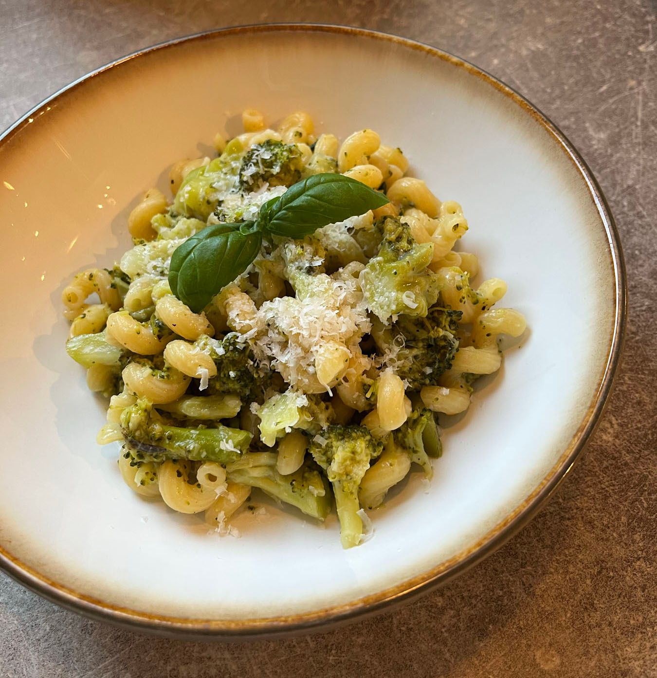 Broccoli pasta med citron och parmesan