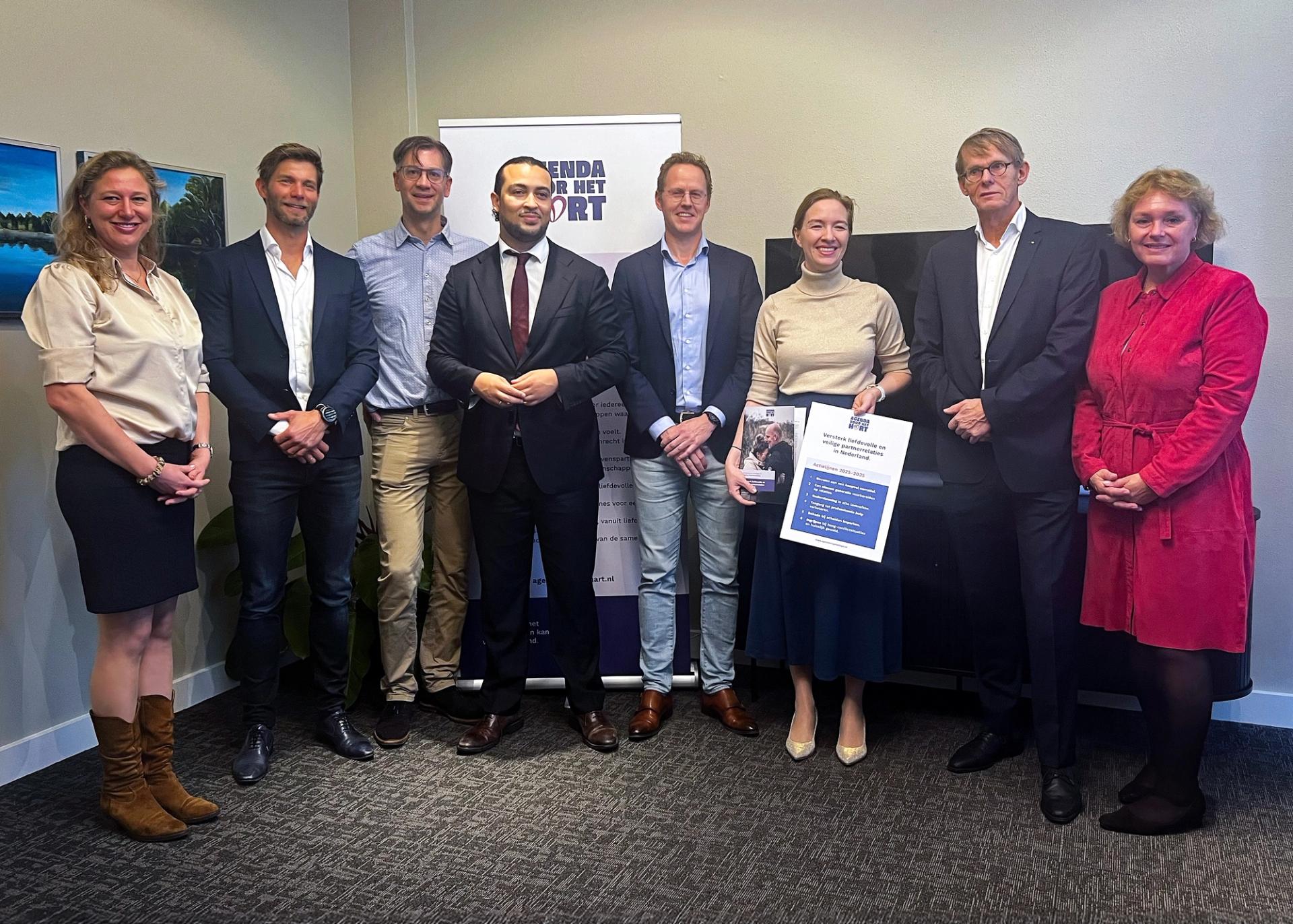 Groepsfoto bij de presentatie van het rapport