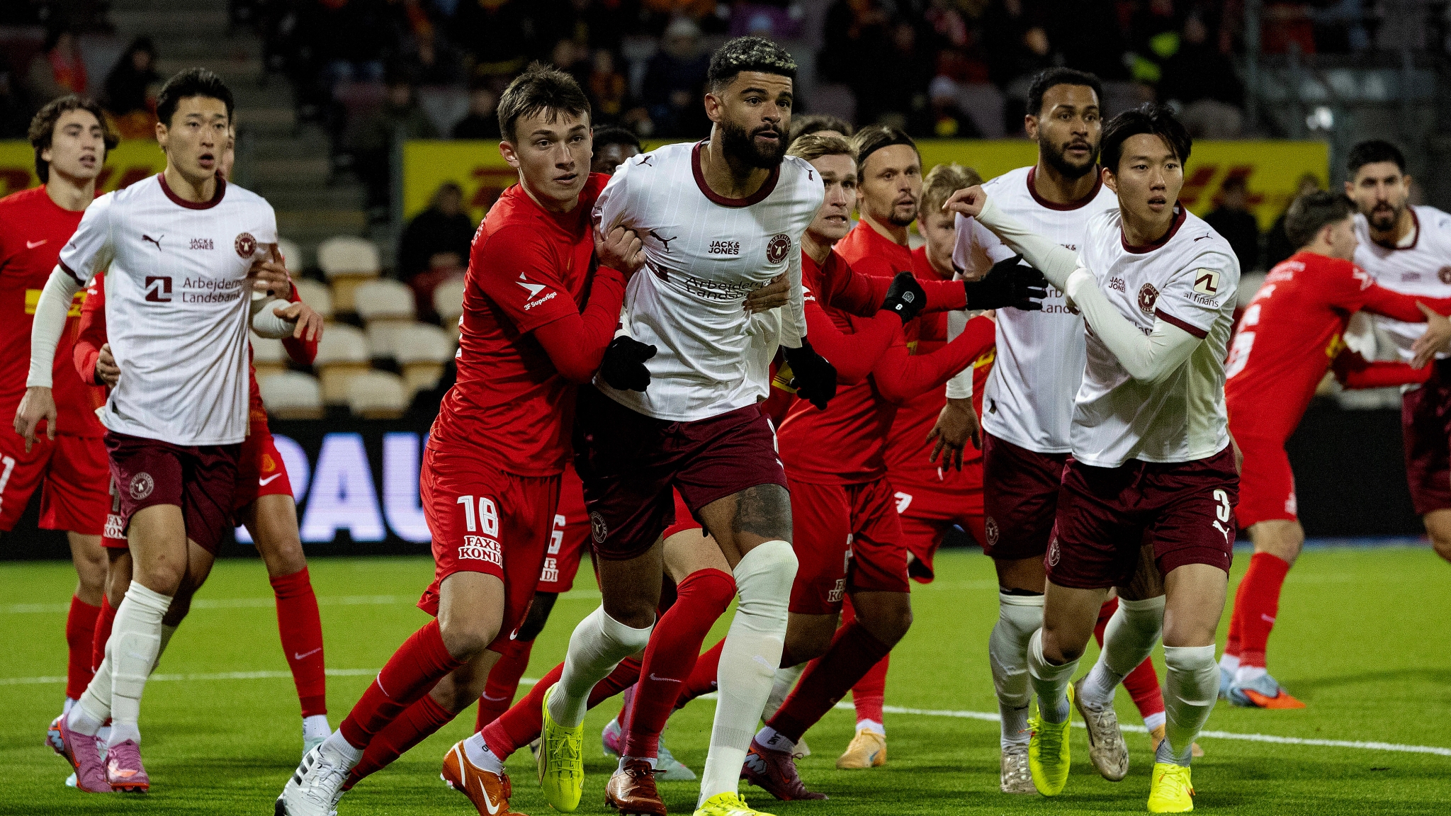 Med spillerne, for sporten