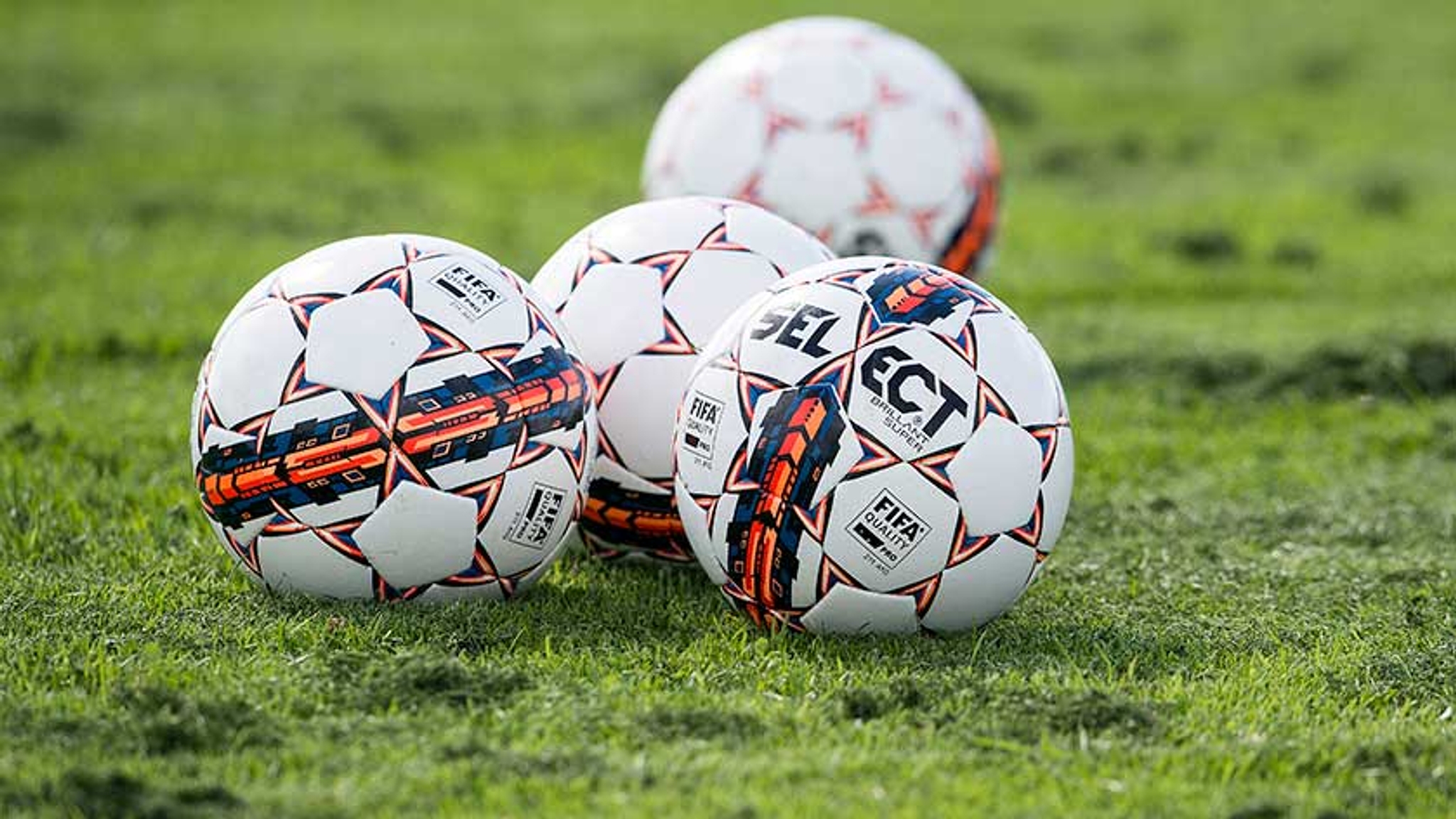 Fodboldspillere i Skandinavien enige: Vi vil spille på græs