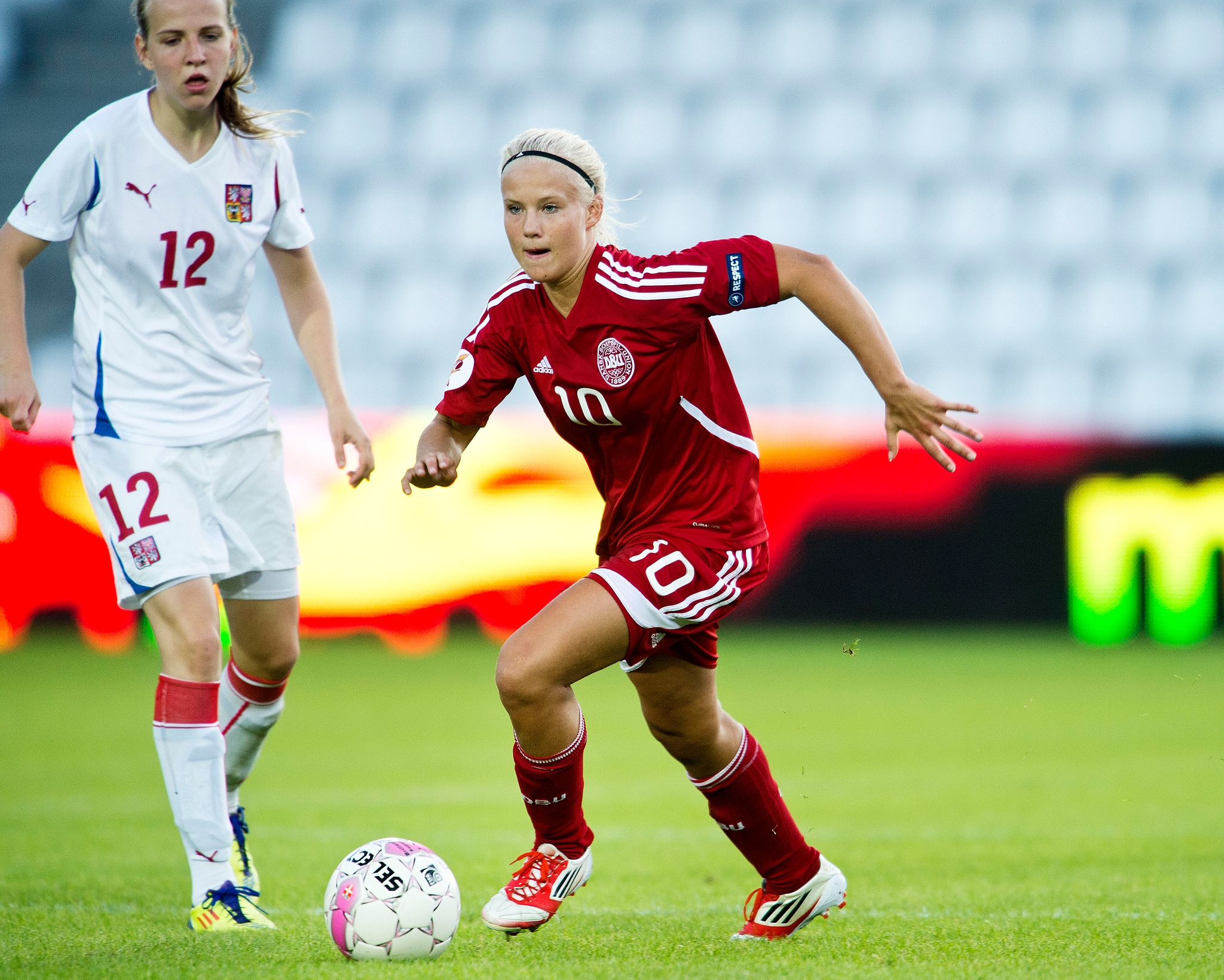 Pernille Harder kåret til Årets Kvindelige Fodboldspiller 2012
