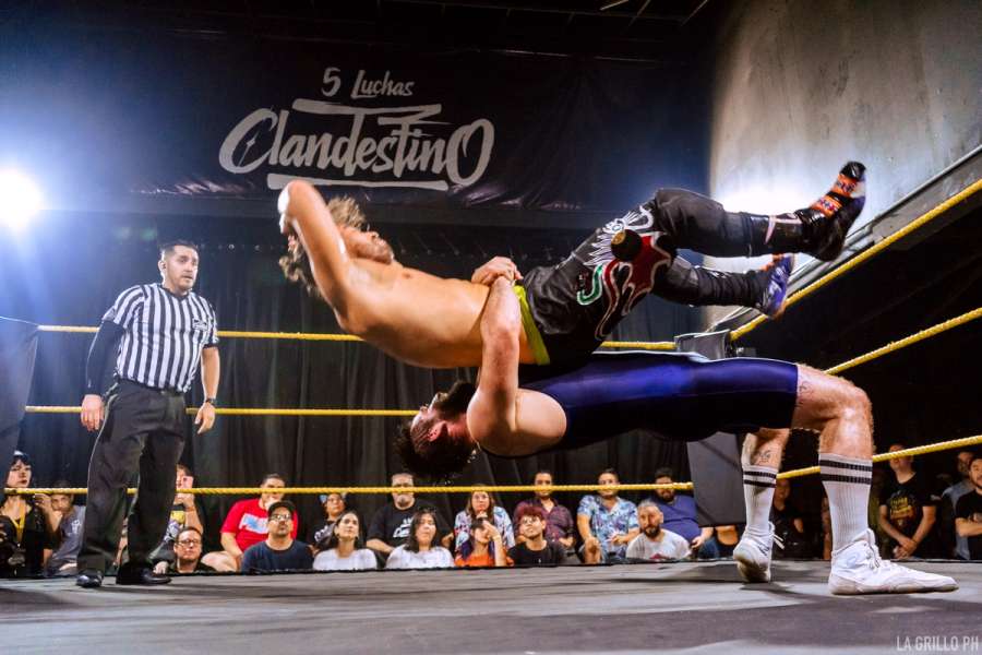 Garate dando un suplex aleman al Tirano