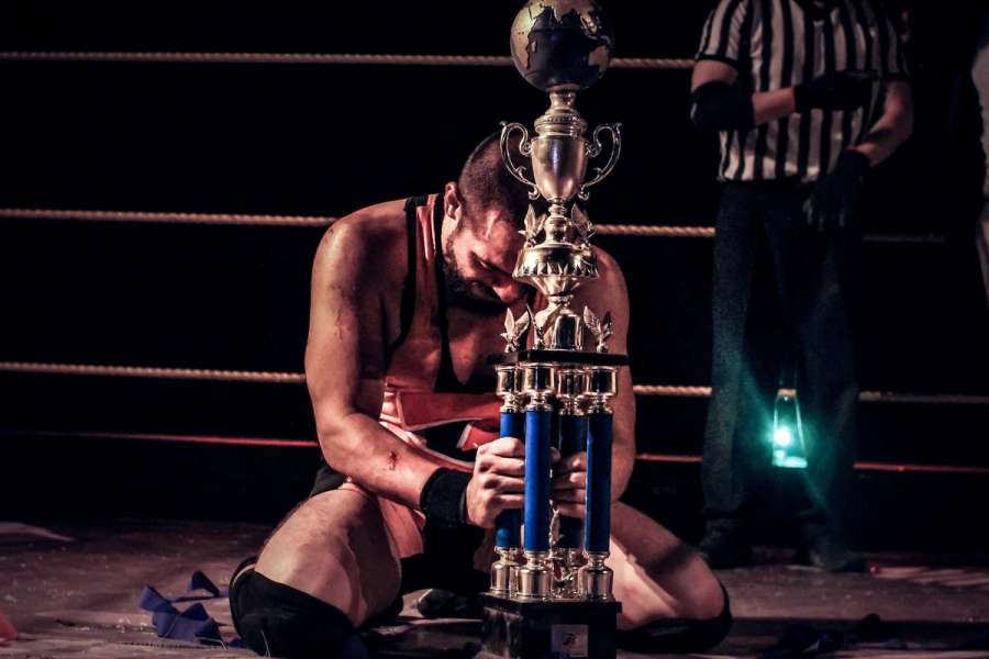 Limite tomando el trofeo de Rey Clandestino 2018 en el Teatro Novedades