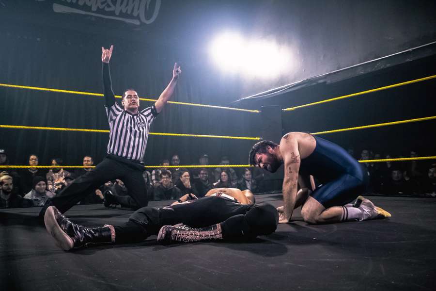 Luchadores en la lona e Ivan 