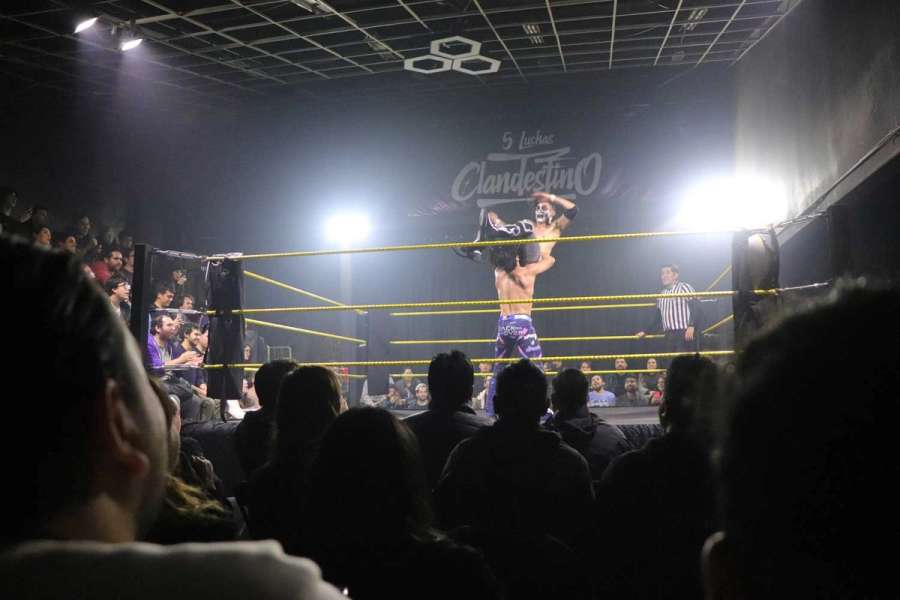 Zack Over aplicando bombazo a Fear
