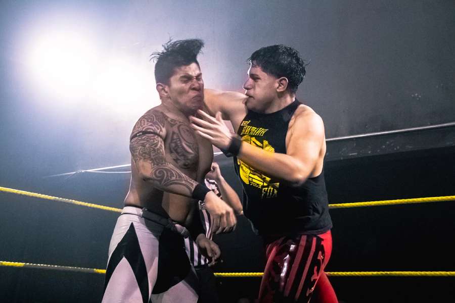 Antebrazo de Eric Fox a Jin Kyle