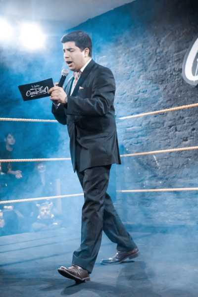 Juan Ignacio presentando en el centro del ring