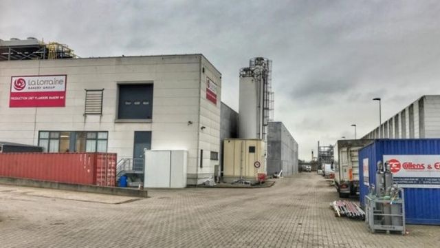 Man valt door dak bij plaatsen ventilatiesysteem