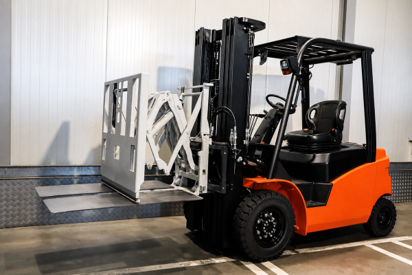 Heftruck: werken met voorzetapparatuur